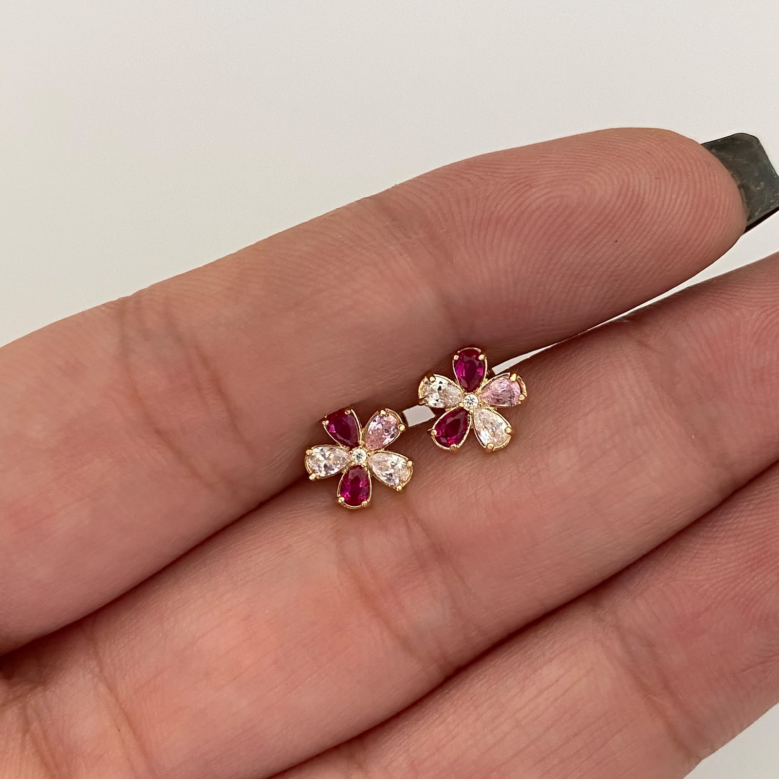 Topos Flor Casting Rojo y Blanco Oro amarillo 18k 0,95 Gr / 3,1 mm