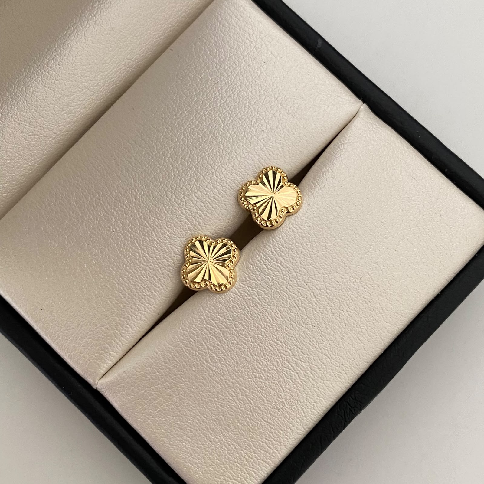 Topos Trebol Diamantado Oro amarillo 18k 1 Gr / 8,8 mm