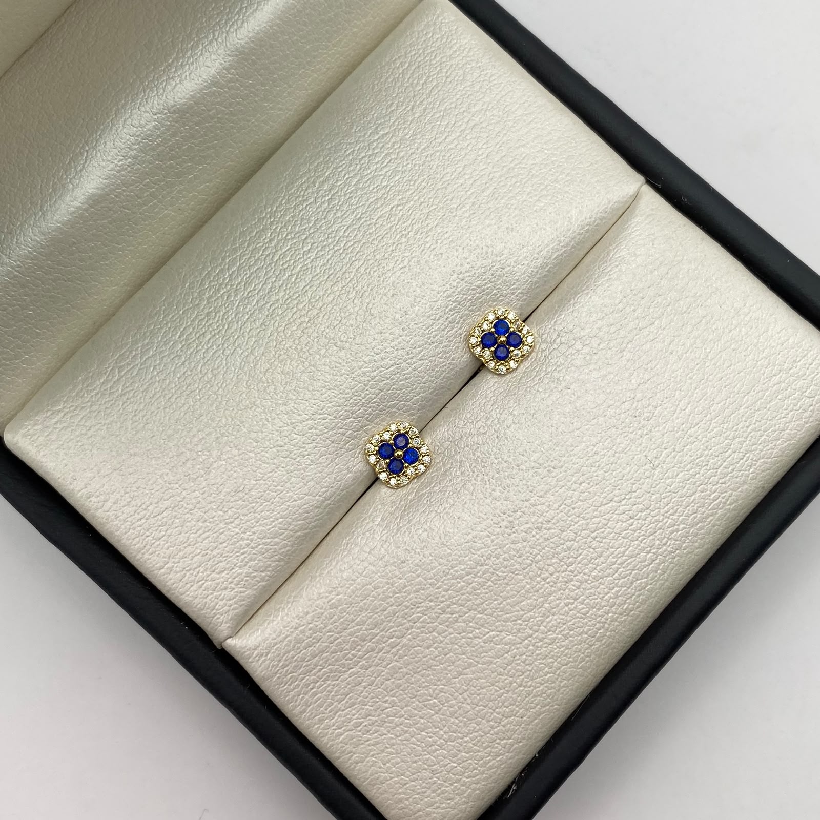 Topos flor circones azul rey y blancos Oro amarillo 18k 0,9 Gr / 6,43 mm