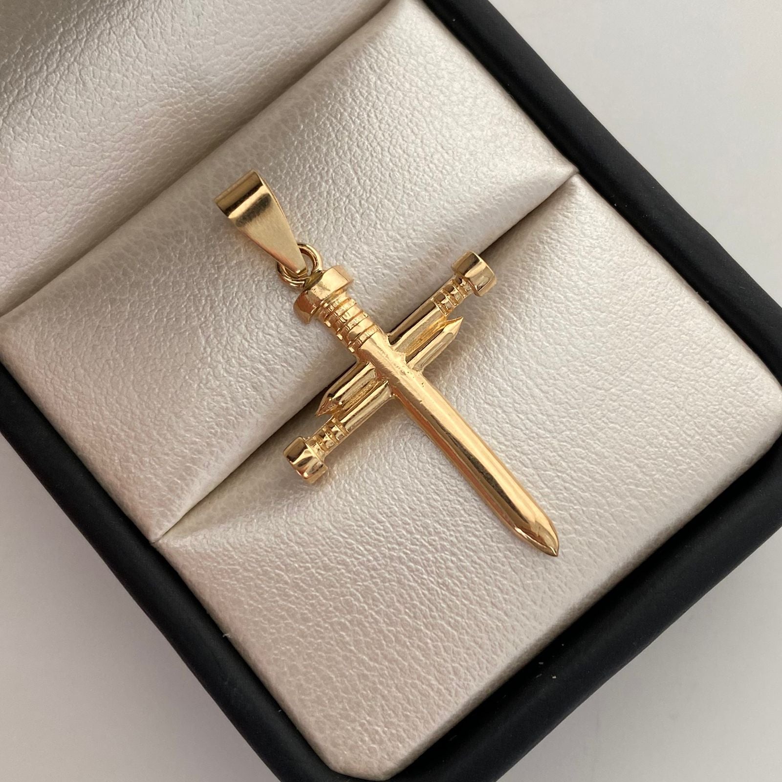 Dije Cruz Clavo Oro amarillo 18k 1,85 Gr / 20,6 mm / 3,5 Cm
