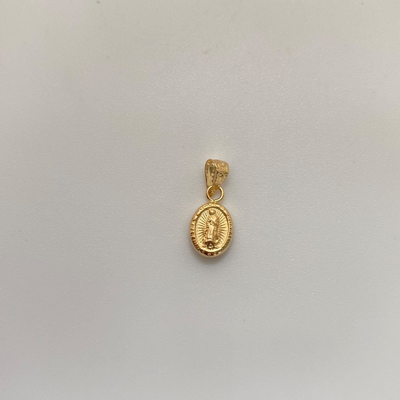 Dije Virgen de Guadalupe Oro amarillo 18k 0,35 Gr / 6,5 mm / 1,5 Cm