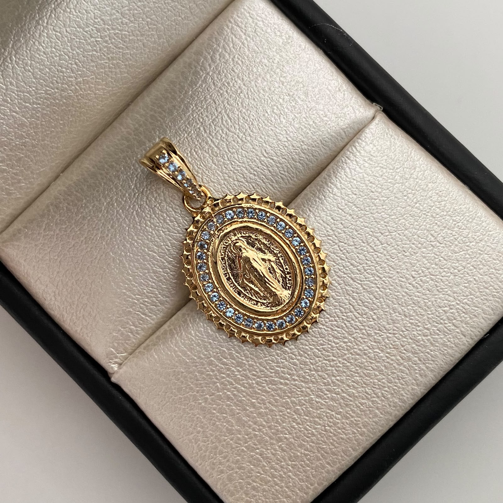Dije Redondo Casting Azul Pastel Virgen Milagrosa Oro amarillo 18k 2,5 Gr / 15,9 mm / 2,6 Cm