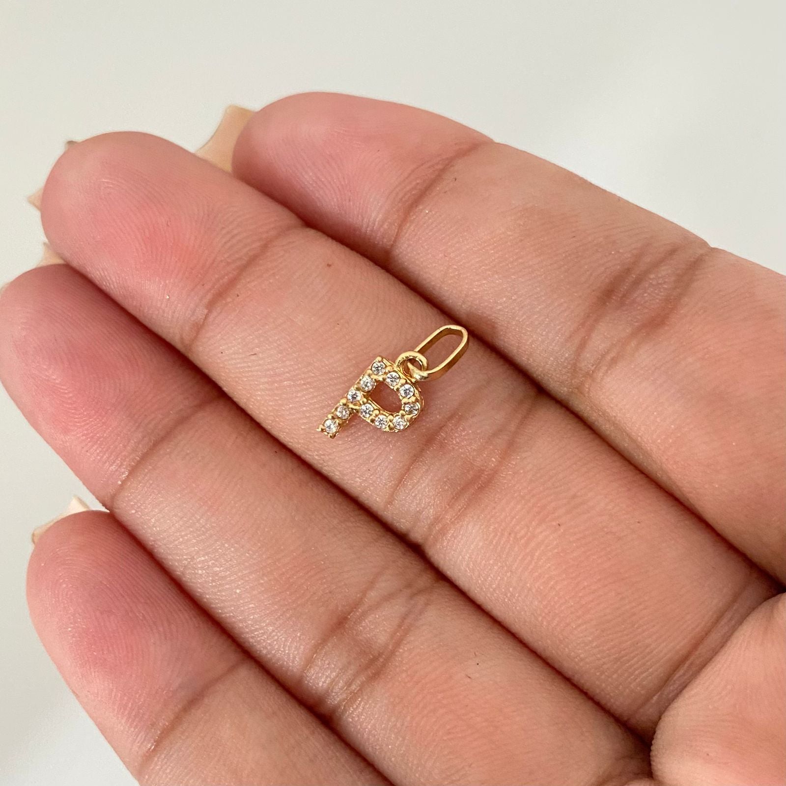 Dije letra P casting Oro amarillo 18k 0,45 Gr / 1,5 Cm
