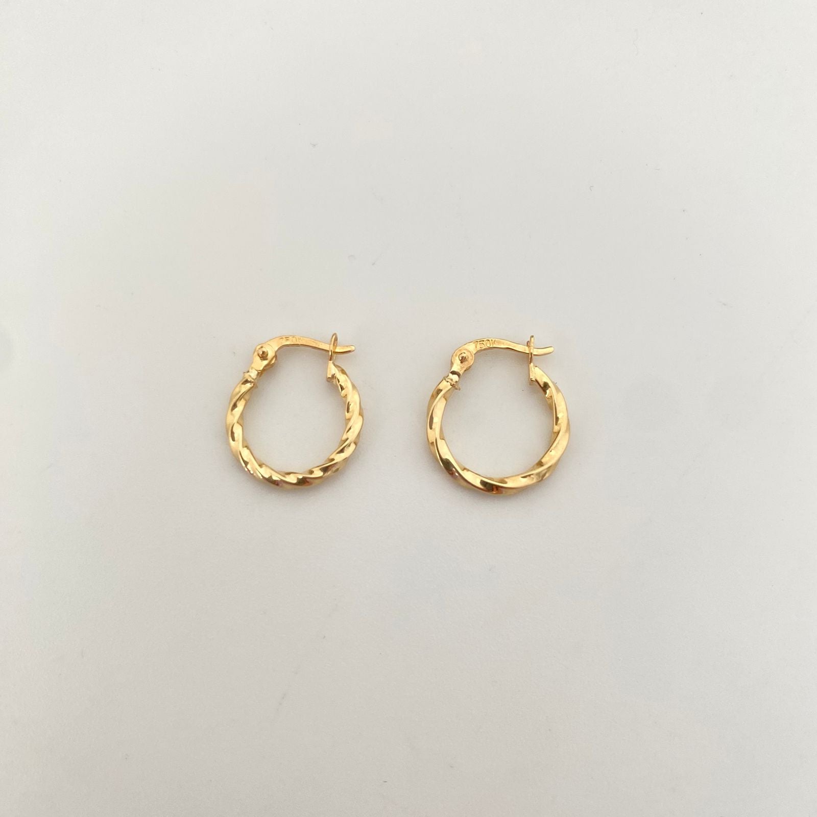 Candonga entorchada delgada Oro amarillo 18k 0,85 Gr / 1,5 Cm