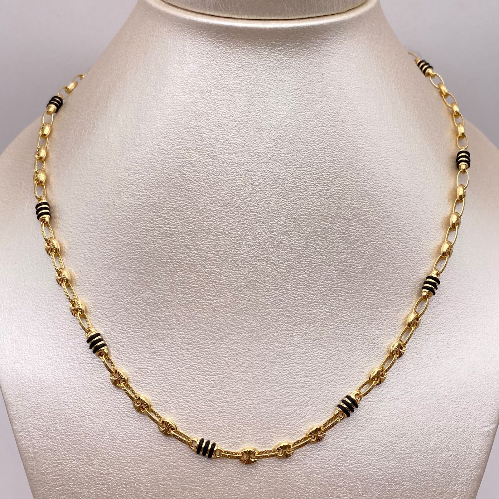 Cadena Gc rustica cauchos negros Oro amarillo 18k 11,75 Gr / 4,1 mm / 60 Cm Broche 0,40