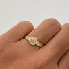 Anillo It circulo central y circones blancos Oro amarillo 18k / Talla 7 1/2 / +3 / 2 Gr