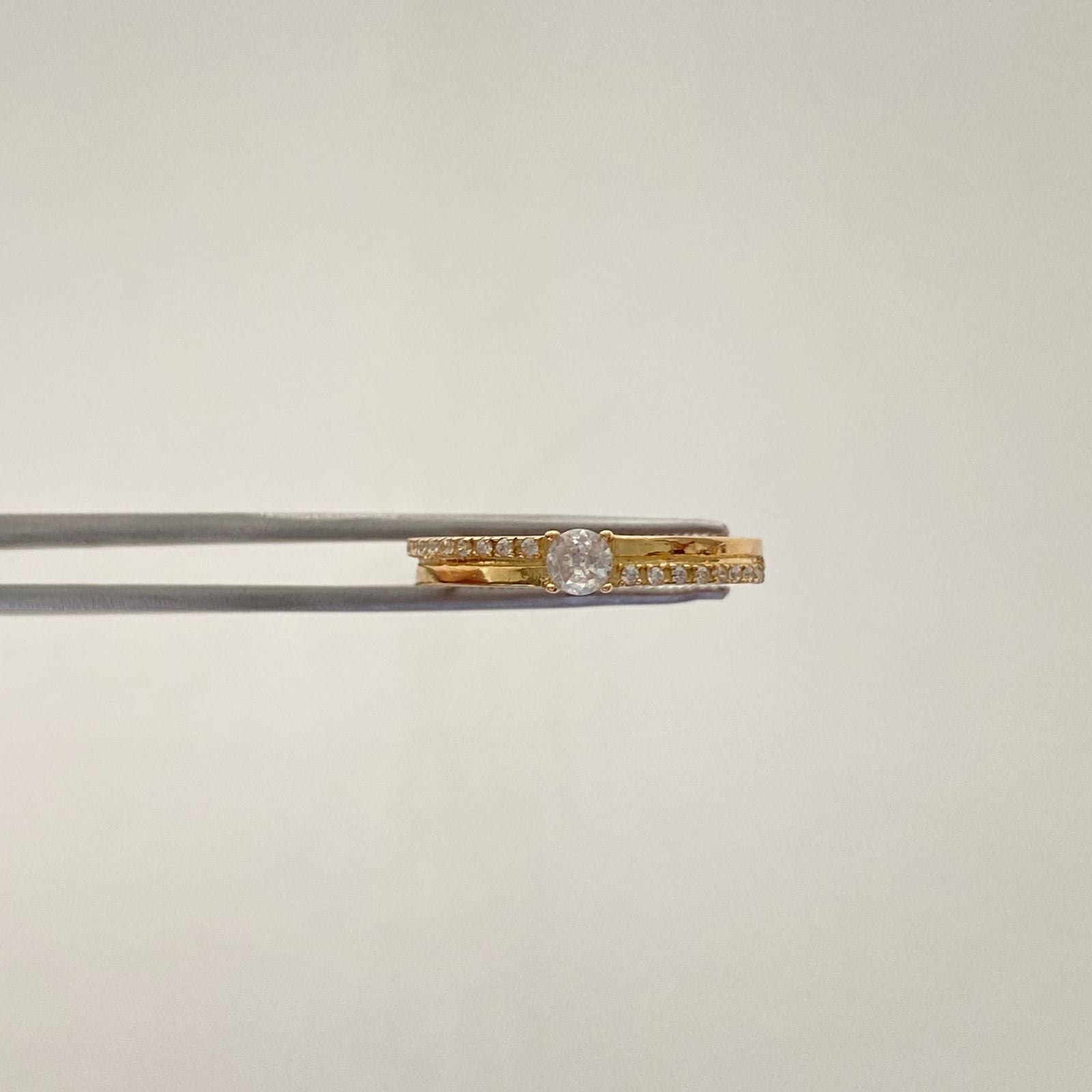 Anillo Solitario Oro amarillo 18k / Talla 8 / 2,2 Gr / 2,7 mm