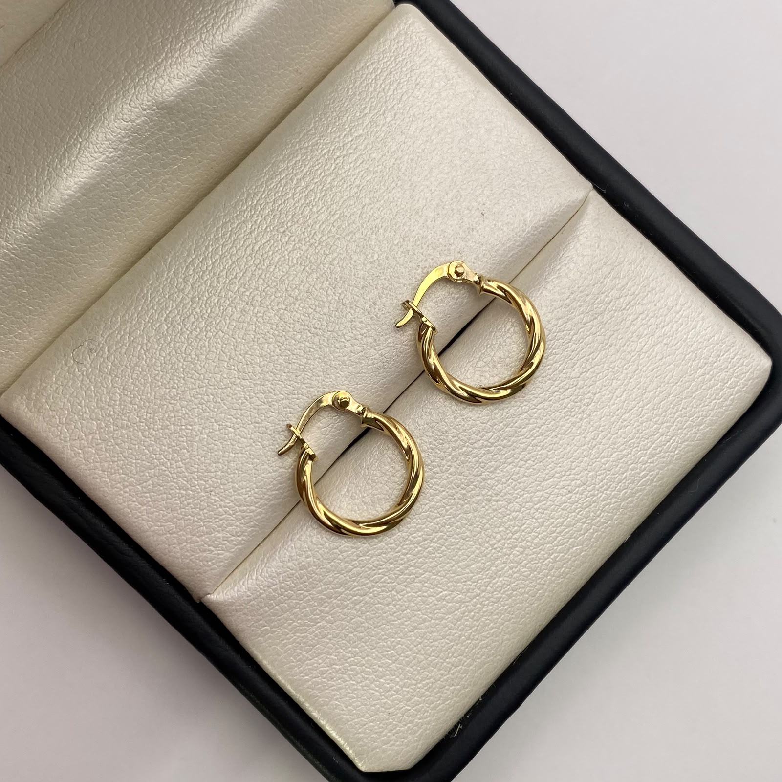 Candonga entorchadas Oro amarillo 18k 1,28 Gr / 1,5 Cm