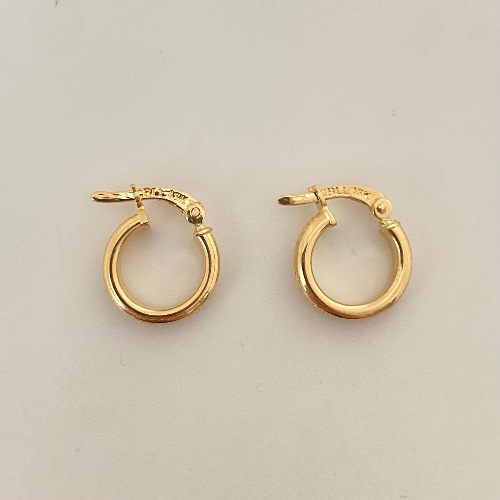 Candonga redonda tallada Oro amarillo 18k 1,15 Gr / 1,0 Cm