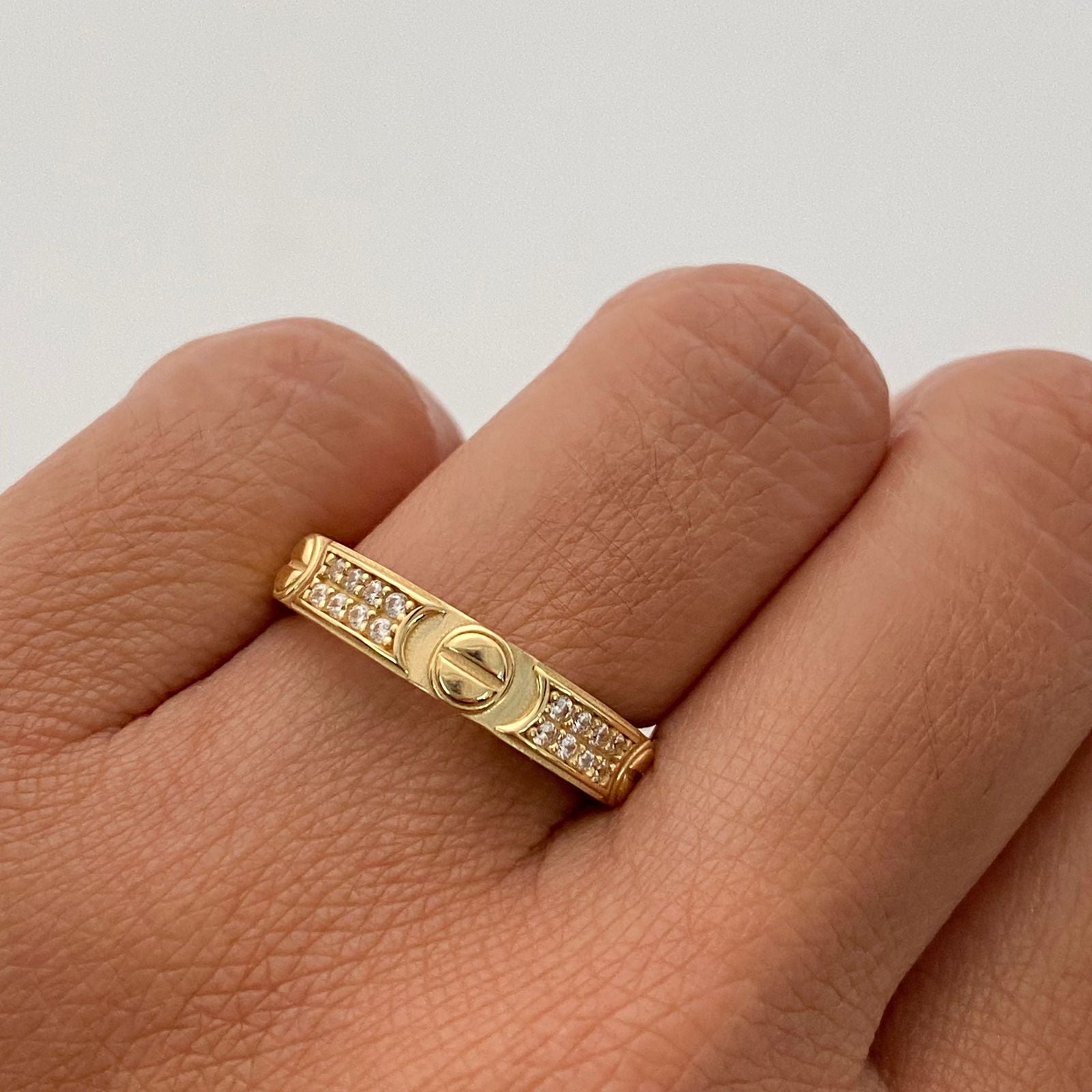 Anillo It circulos y circones blancos Oro amarillo 18k / Talla 7 1/4 / +3 / 2,65 Gr