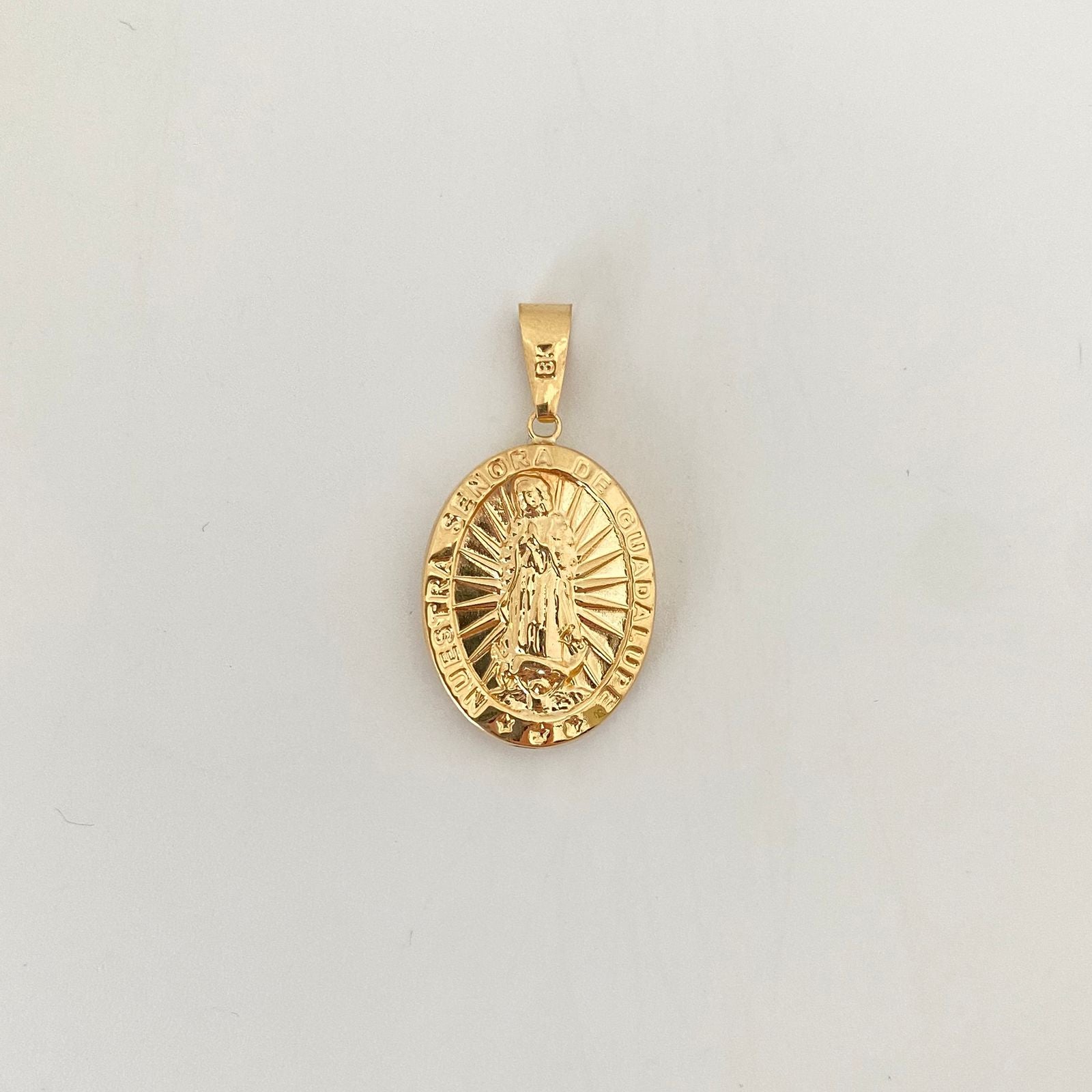 Dije virgen de guadalupe  Oro amarillo 18k 2,5 Gr / 4 Cm