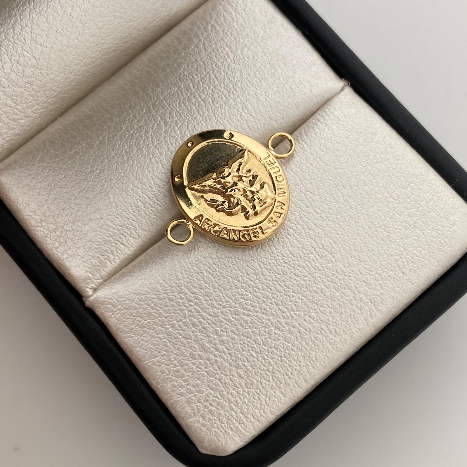 Herraje San Miguel Arcangel Oro amarillo 18k 1,1 Gr / 1,9 Cm