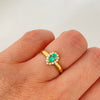 Anillo Solitario Esmeraldas y diamantes  Oro amarillo 18k / Talla 6 1/2 / 2,45 Gr / 2,4 mm