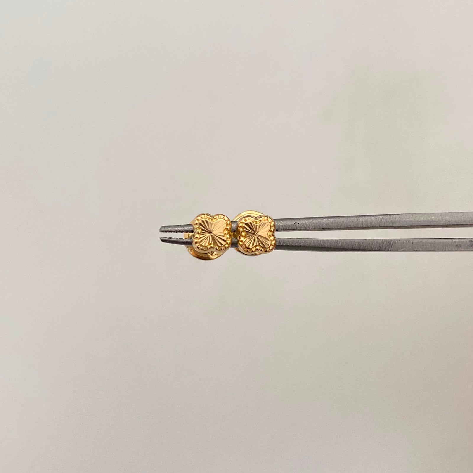 Topos Trebol diamantado Oro amarillo 18k 0,5 Gr / 4,4 mm
