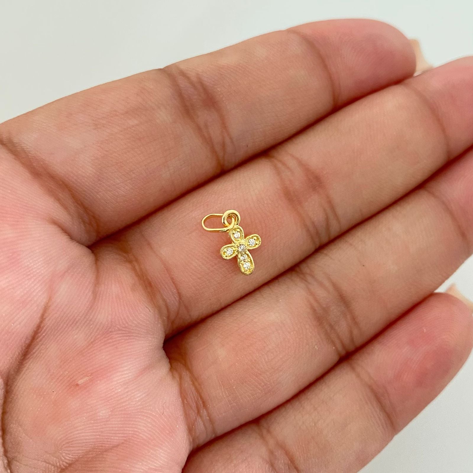 Dije cruz mini casting puntas redondas centro punteado Oro amarillo 18k 0,4 Gr / 1,3 Cm
