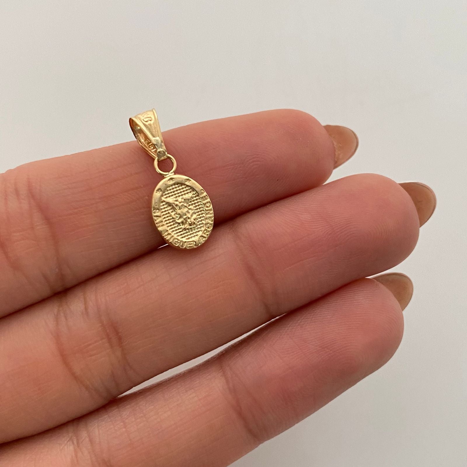 Dije San Miguel Arcangel Oro amarillo 18k 0,6 Gr / 8,3 mm / 2 Cm