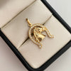 Dije herradura con circones blancos  Oro amarillo 18k 3,1 Gr / 16,37 mm / 2,5 Cm