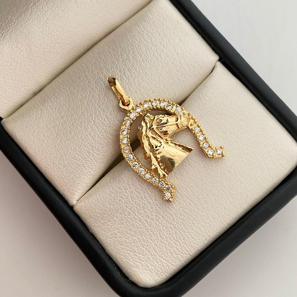 Dije herradura con circones blancos  Oro amarillo 18k 3,1 Gr / 16,37 mm / 2,5 Cm