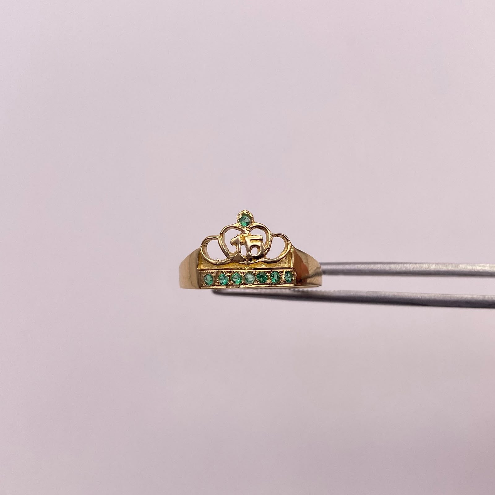 Anillo 15 circones verdes Oro amarillo 18k / Talla 6 / 1,87 Gr / 2,25 mm