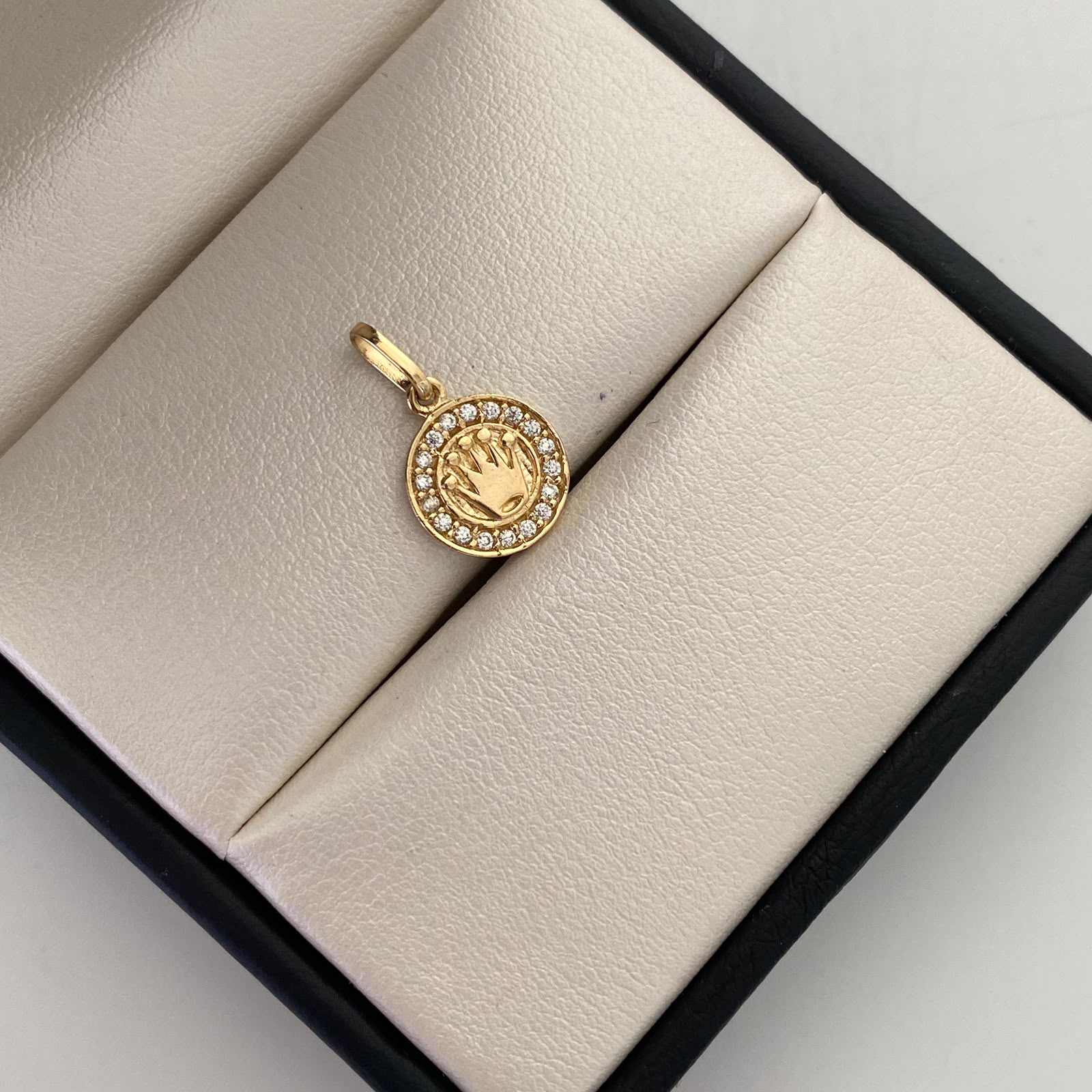 Dije Corona Rx Casting Oro amarillo 18k 1,5 Gr / 11,1 mm / 1,7 Cm