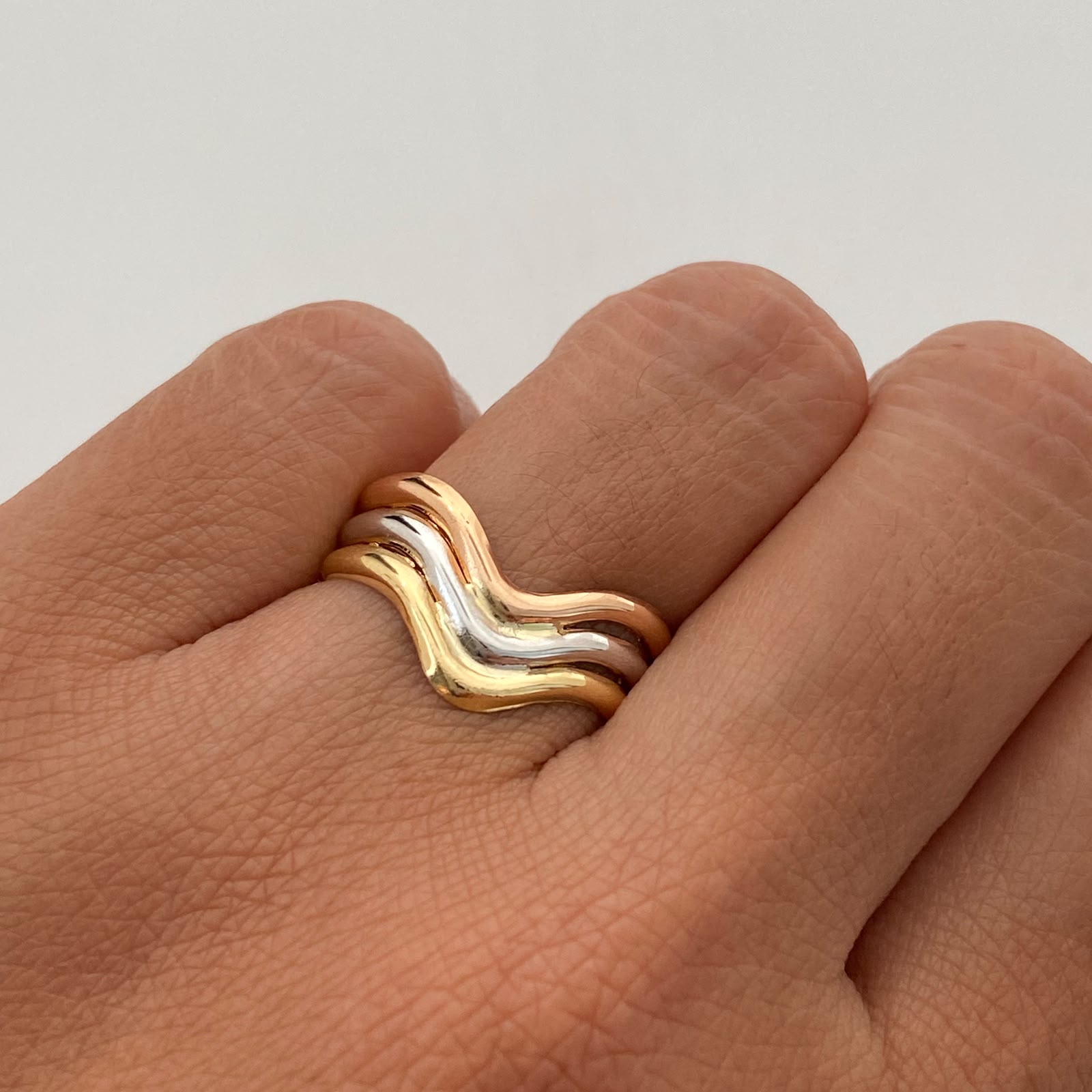 Anillo Argolla Tres oros 18k / Talla 8 / 1,9 Gr / 6,2 mm
