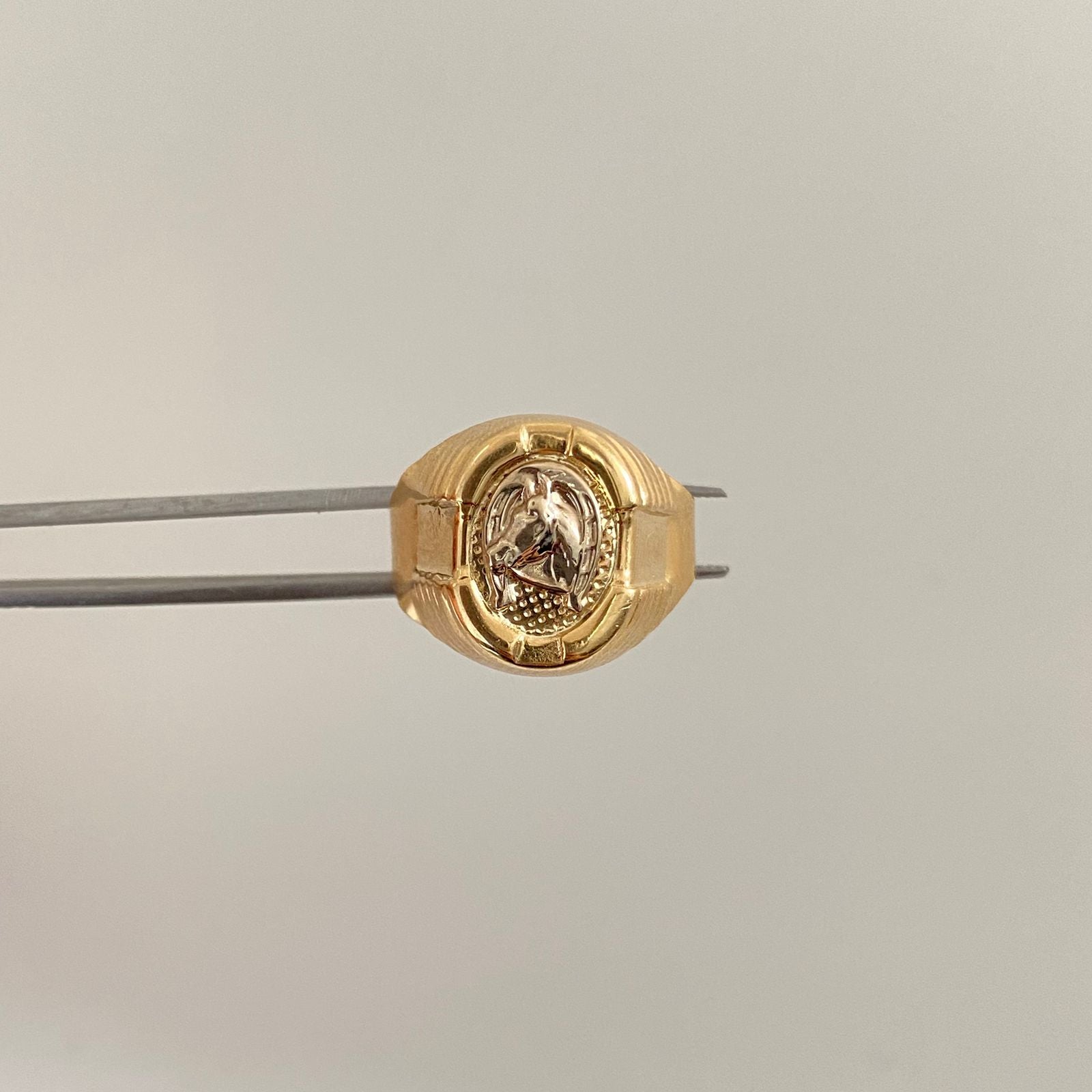 Anillo ovalado troquel grabado herradura caballo Oro amarillo y Oro blanco 18k / Talla 9 / 3,75 Gr