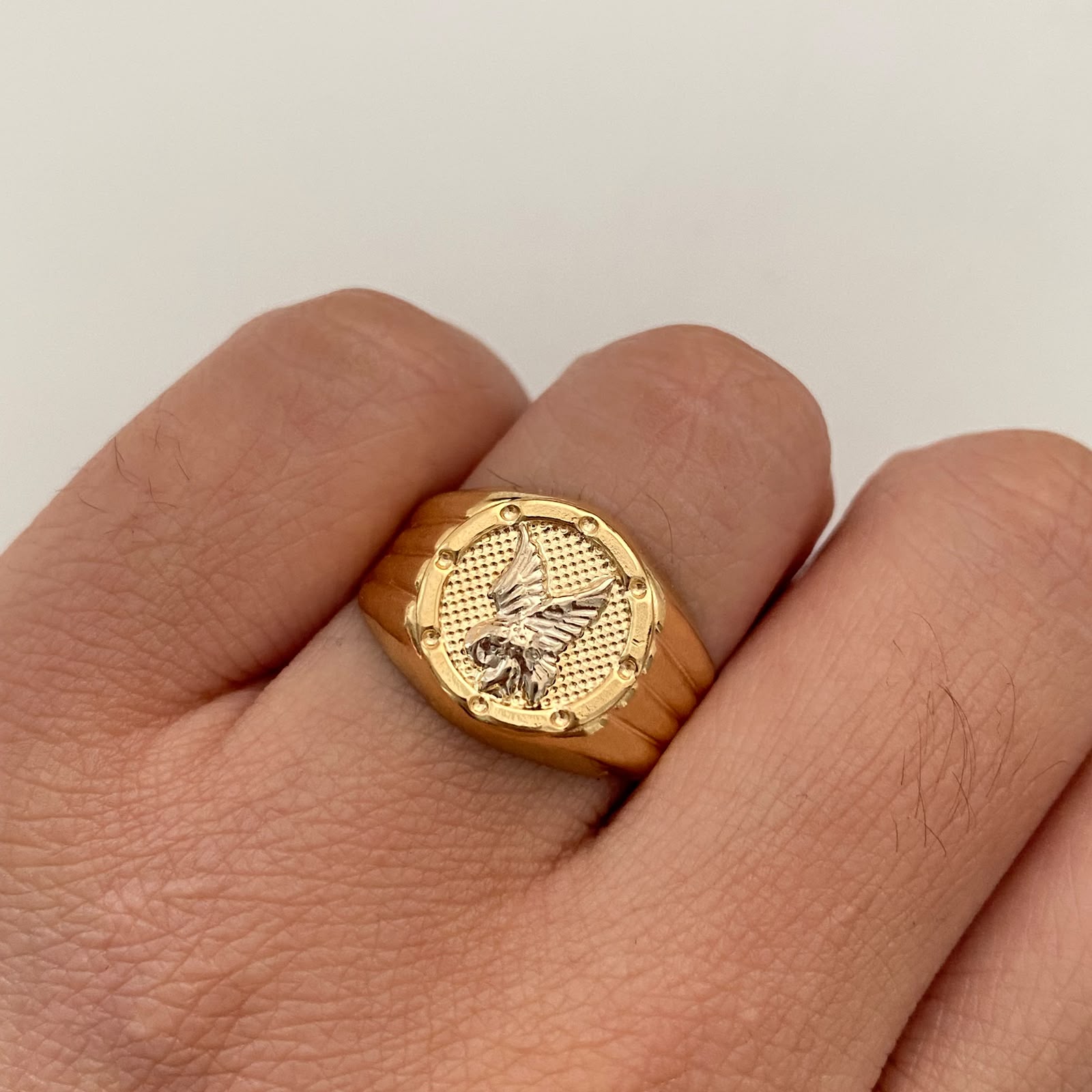 Anillo Aguila Oro amarillo y Oro blanco 18k / Talla 9 1/2 / 3 Gr / 4,3 mm