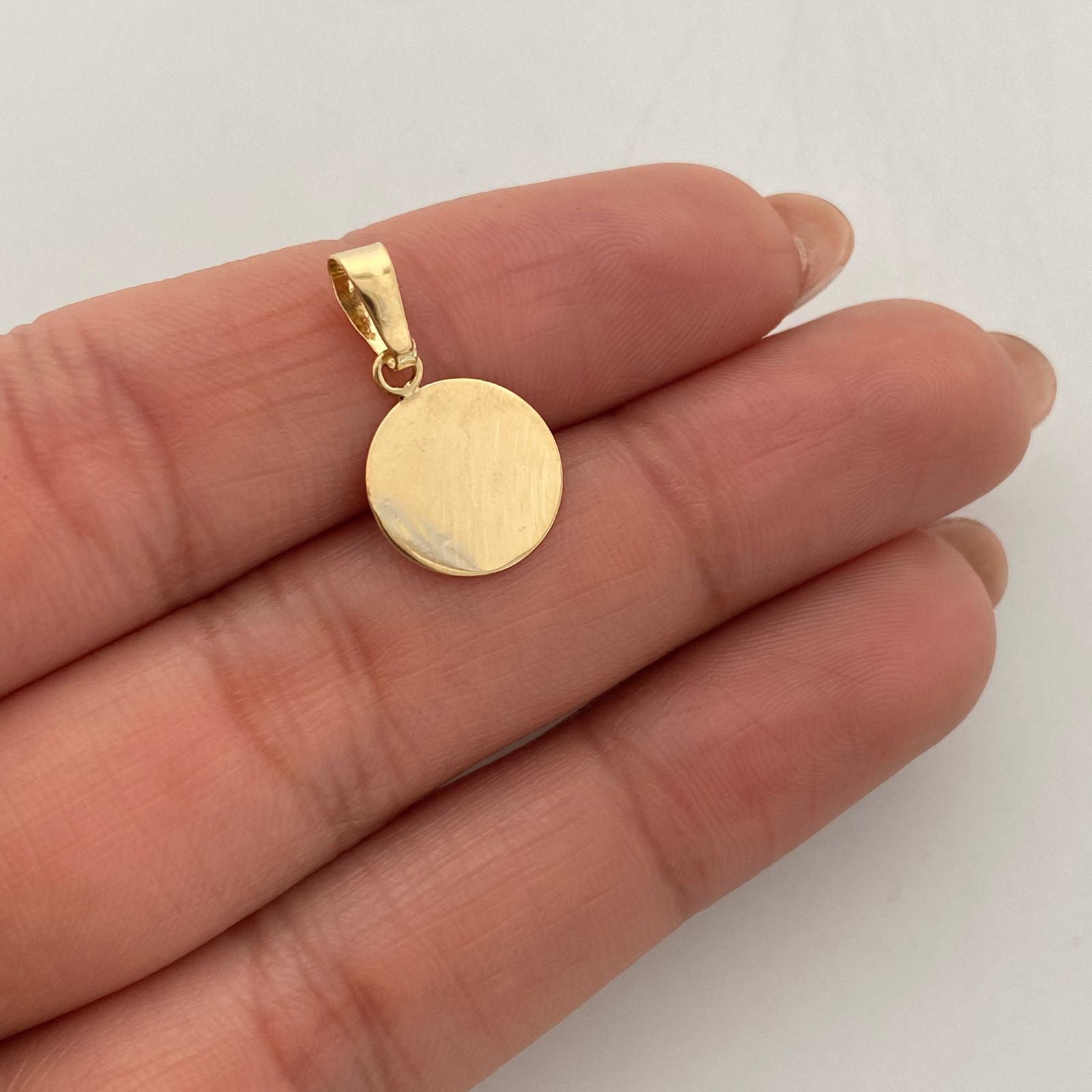 Dije placa redonda  Oro amarillo 18k 0,45 Gr / 10,9 mm / 1,9 Cm