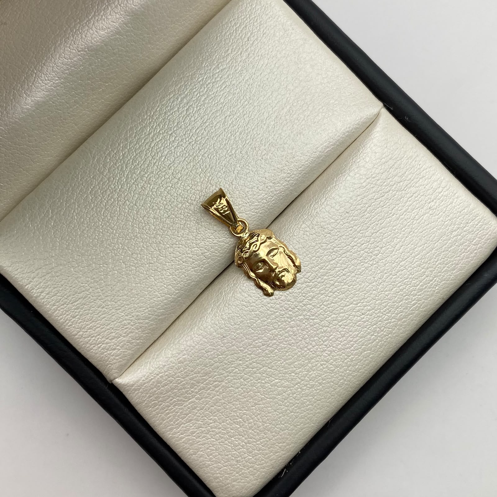 Dije rostro jesus Oro amarillo 18k 0,55 Gr / 7,8 mm / 2 Cm