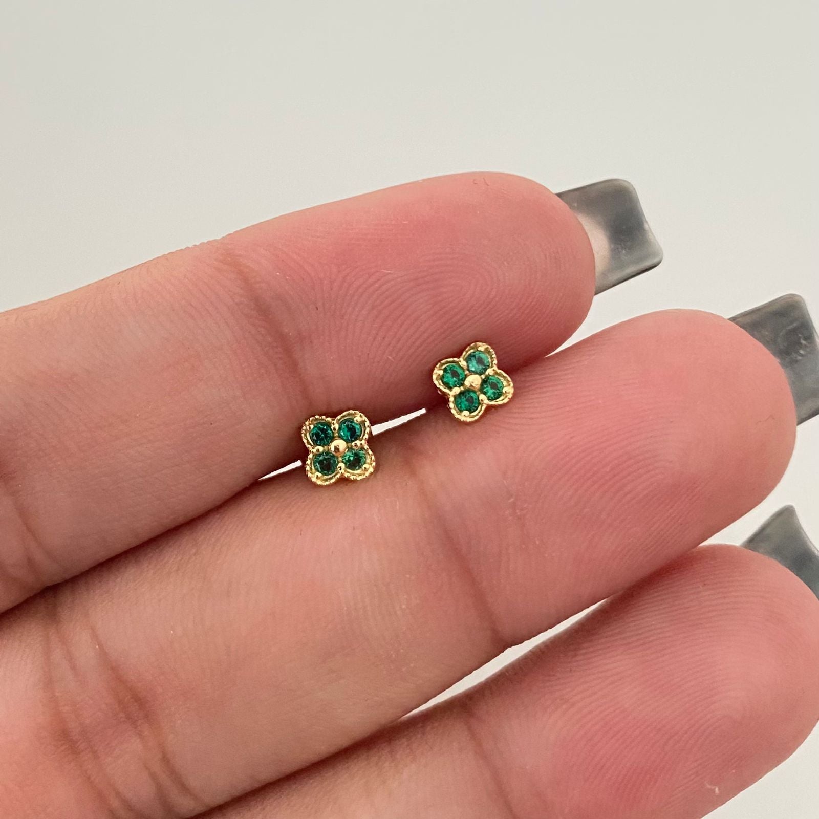 Topos trébol casting verde Oro amarillo 18k 0,8 Gr / 4,6 mm