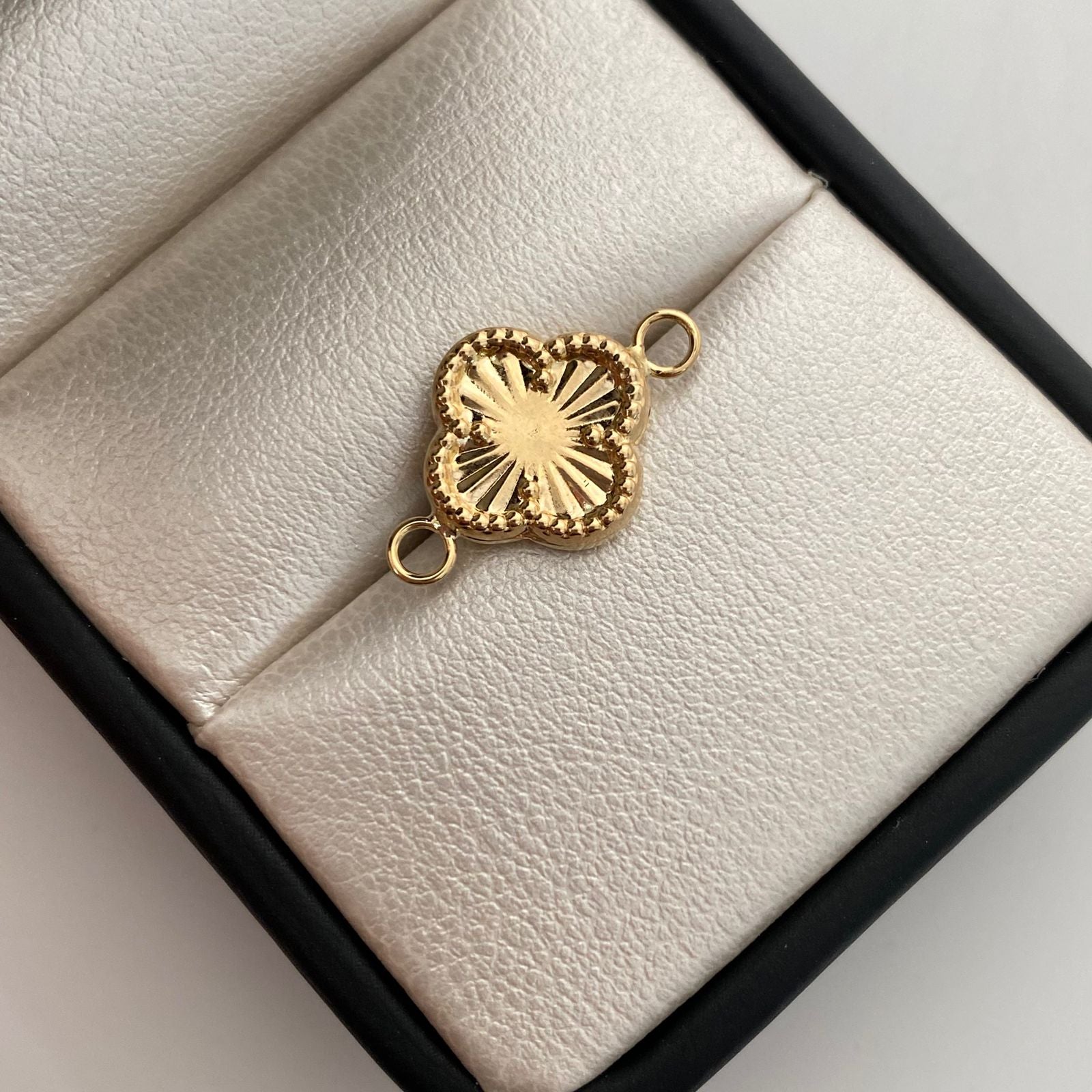 Herraje Trebol Diamantdo Oro amarillo 18k 0,8 Gr / 2 Cm