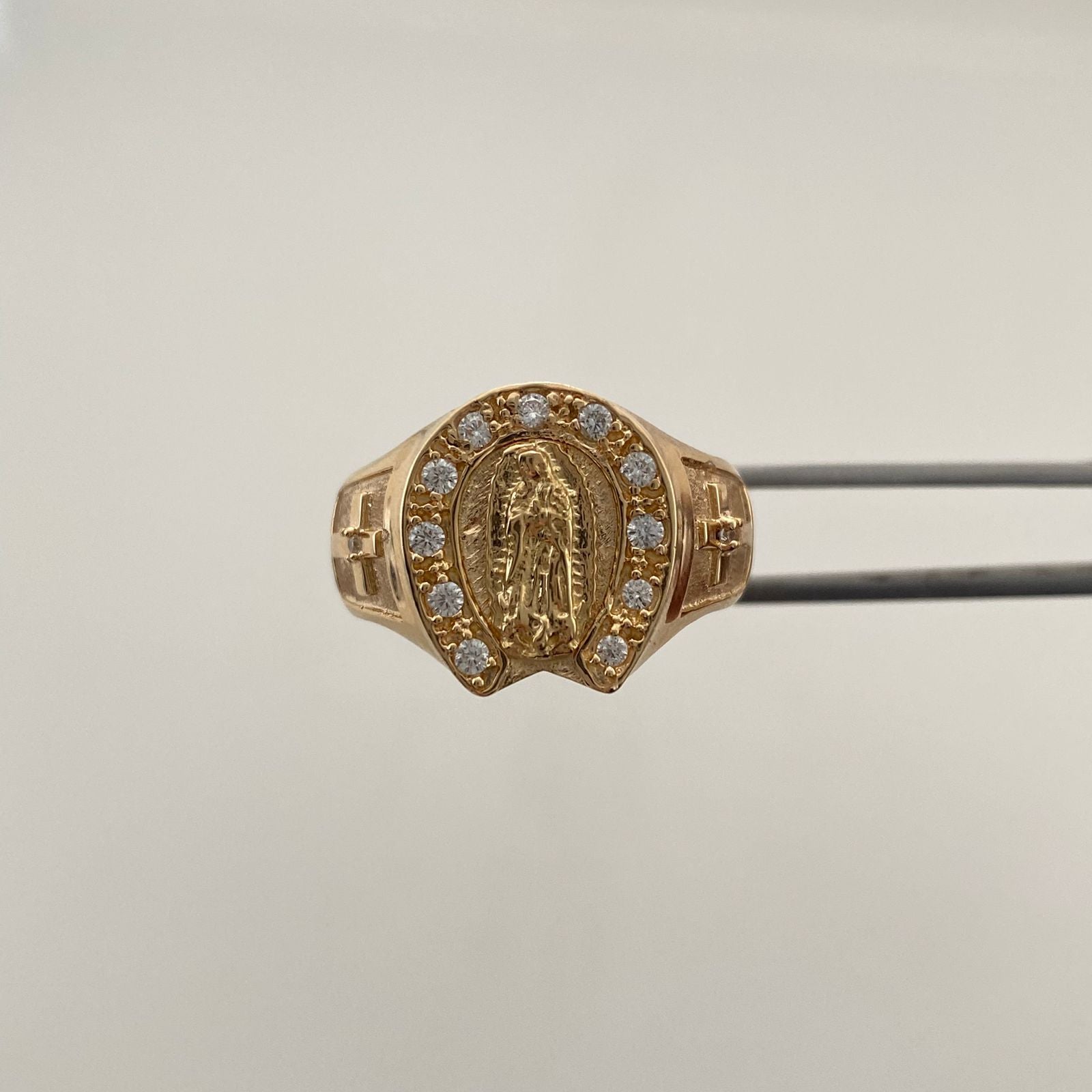 Anillo Herradura con virgen de guadalupe Oro amarillo 18k / Talla 10 1/2 / 6,6 Gr / 6,6 mm