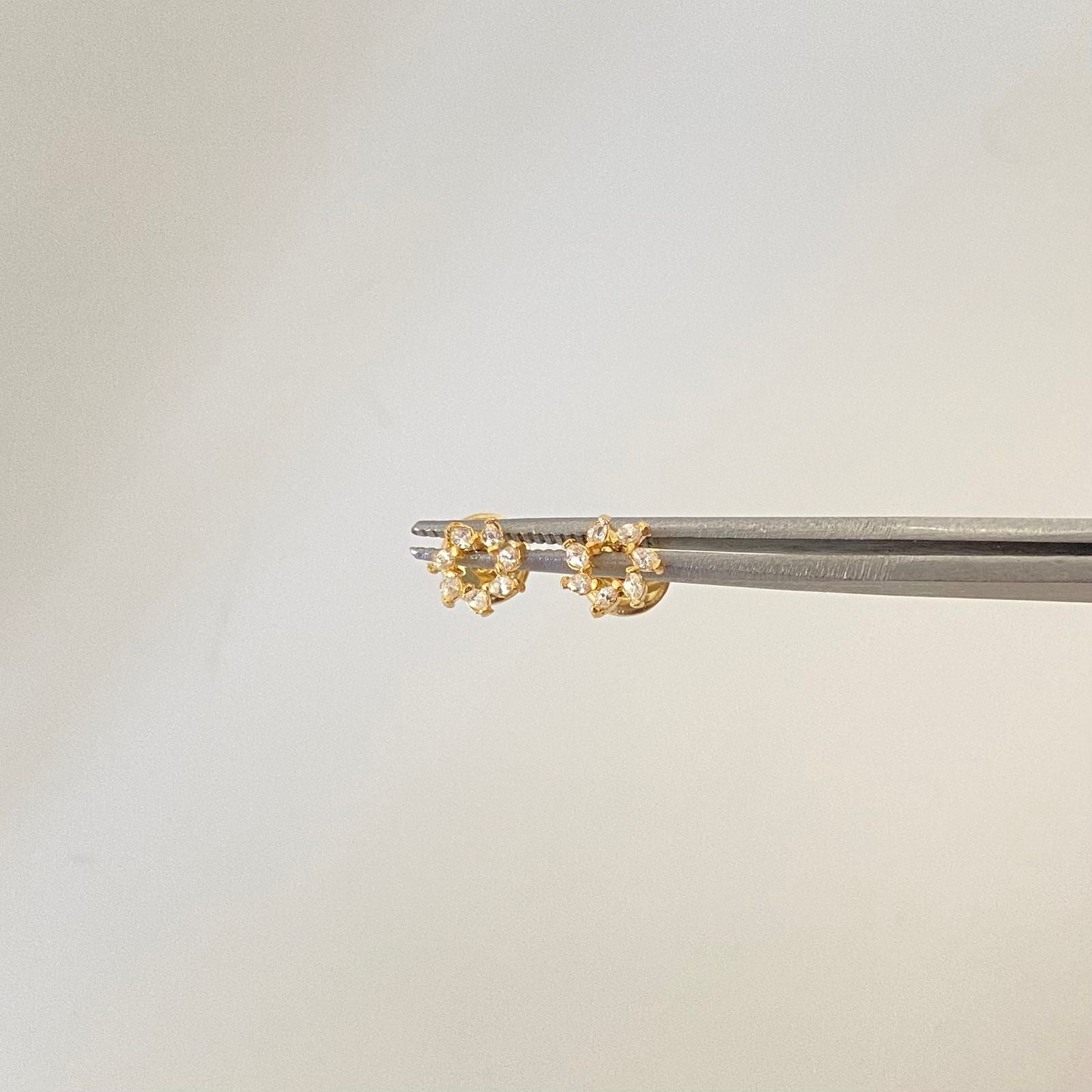 Topos flor circones blancos Oro amarillo 18k 0,6 Gr / 5,45 mm