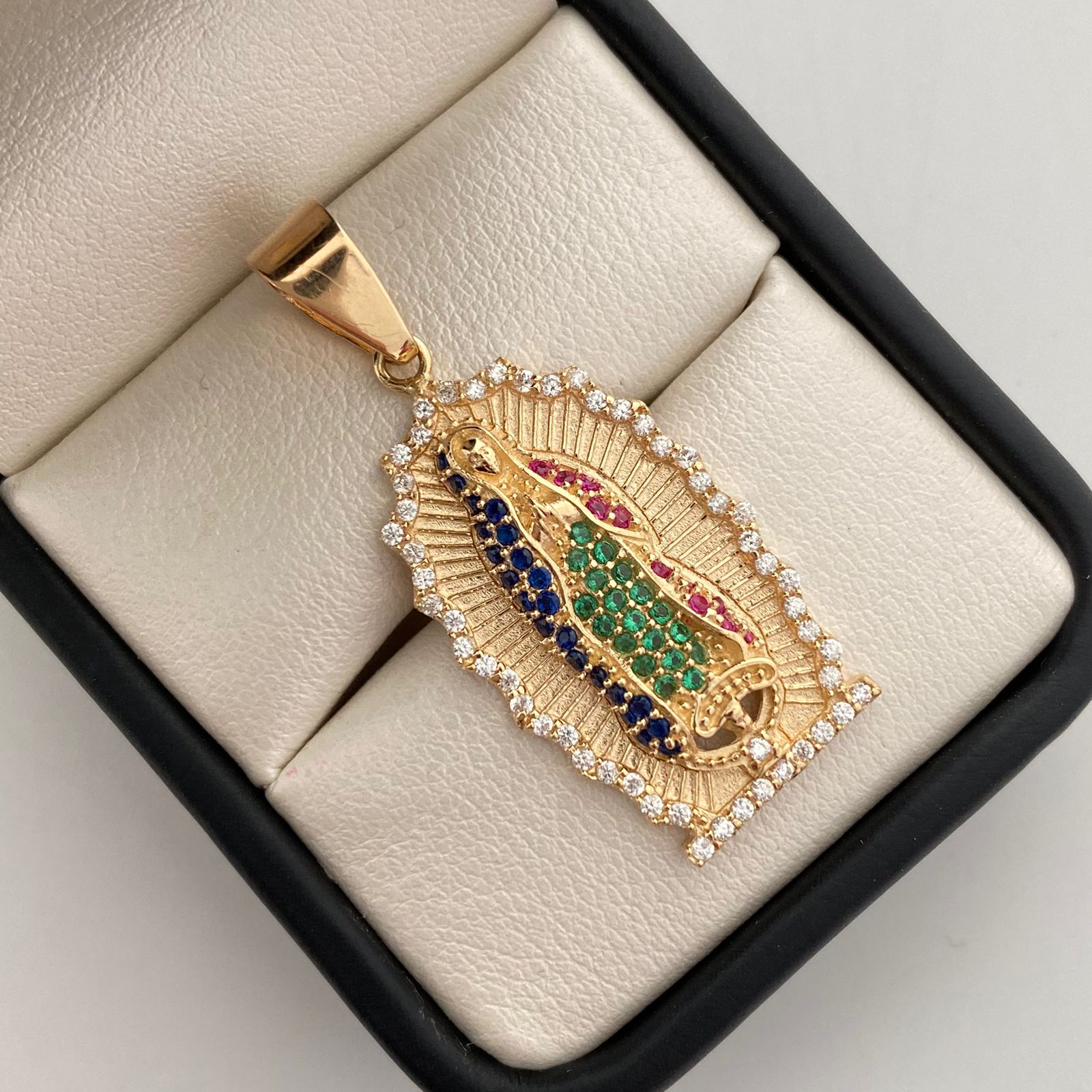 Dije virgen de guadalupe con circones multicolor  Oro amarillo 18k 8,75 Gr / 17,8 mm / 4 Cm