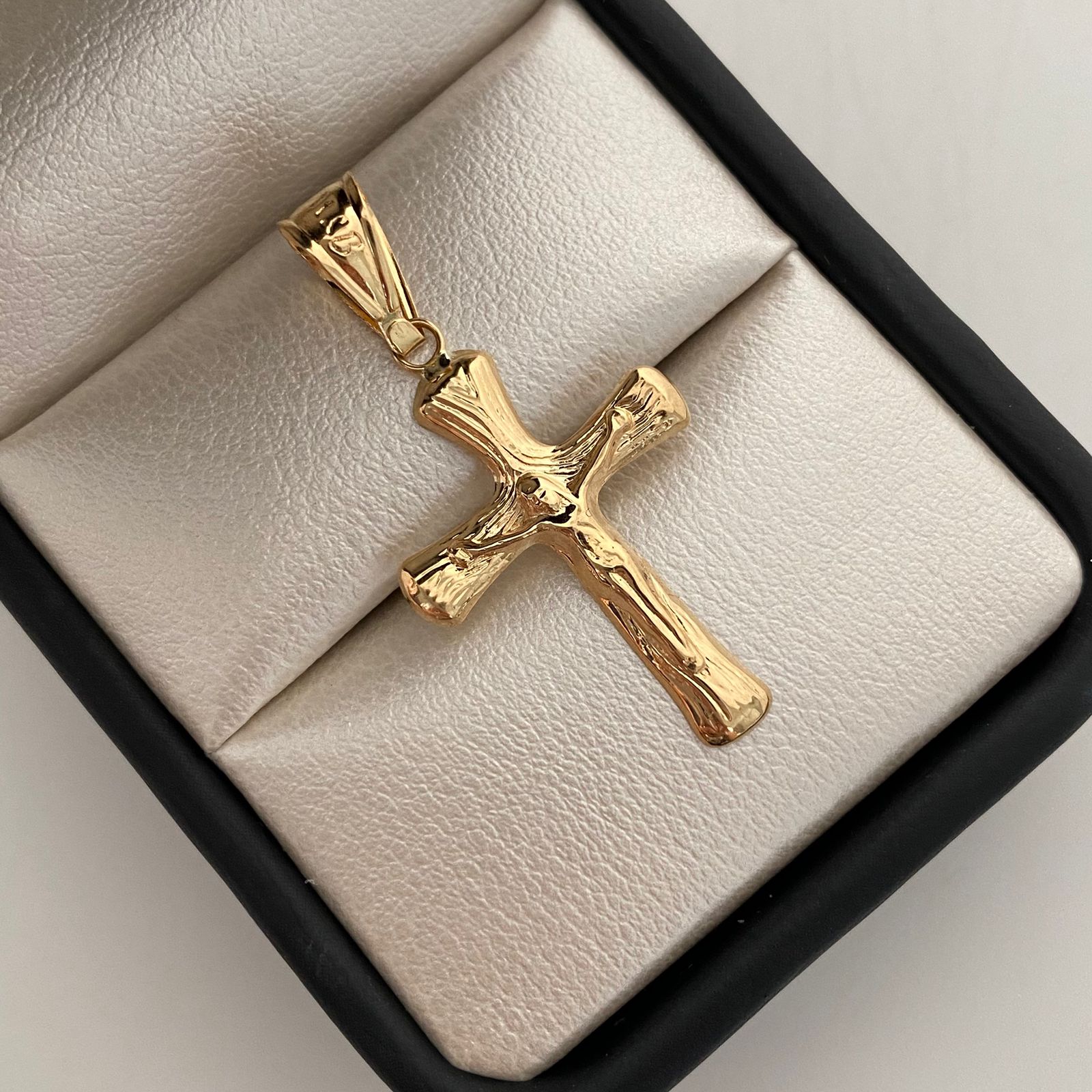 Dije Cruz Cristo  Oro amarillo 18k 1,45 Gr / 17,8 mm / 3,5 Cm
