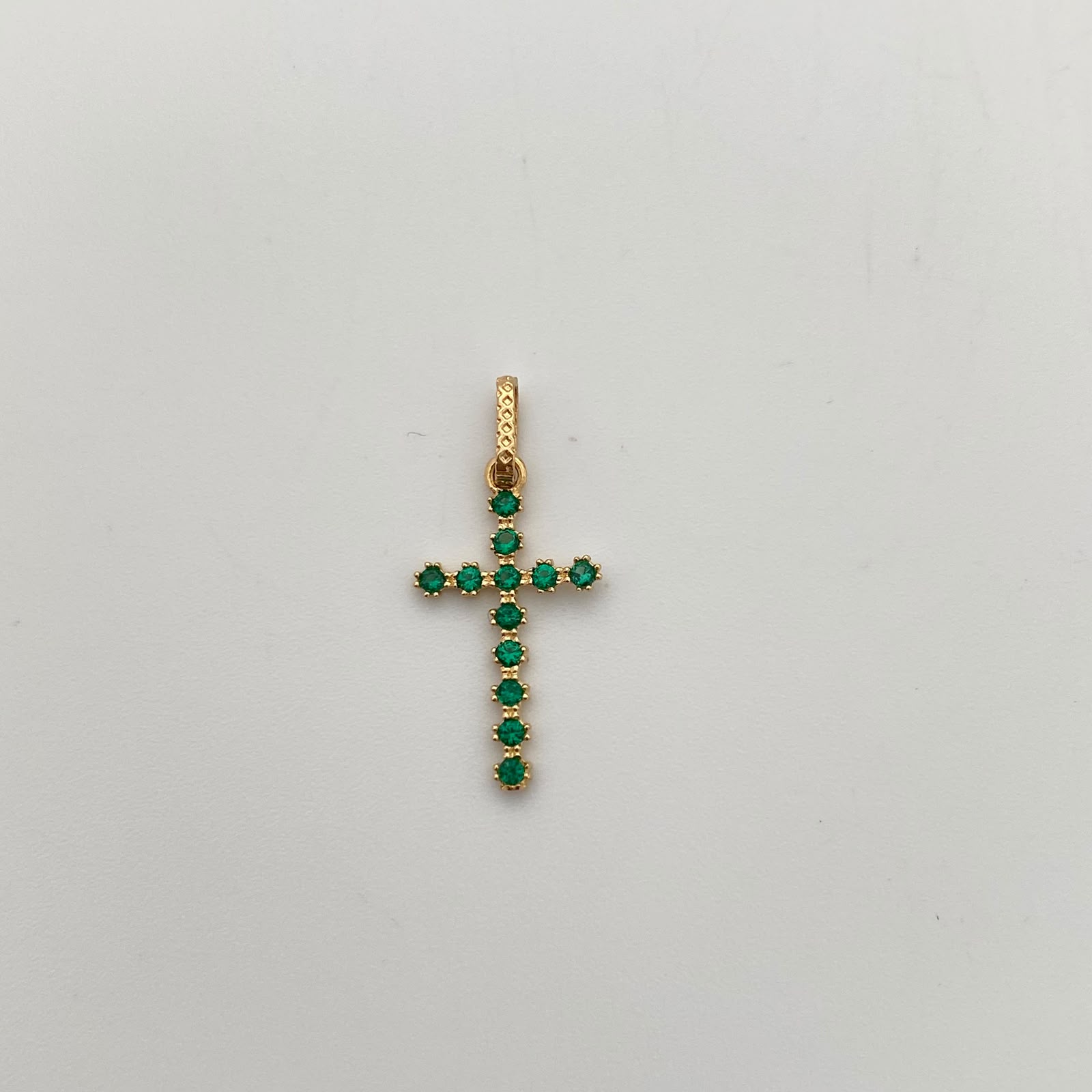 Dije Cruz Casting Verde Oro amarillo 18k 0,55 Gr / 10,8 mm / 2,4 Cm