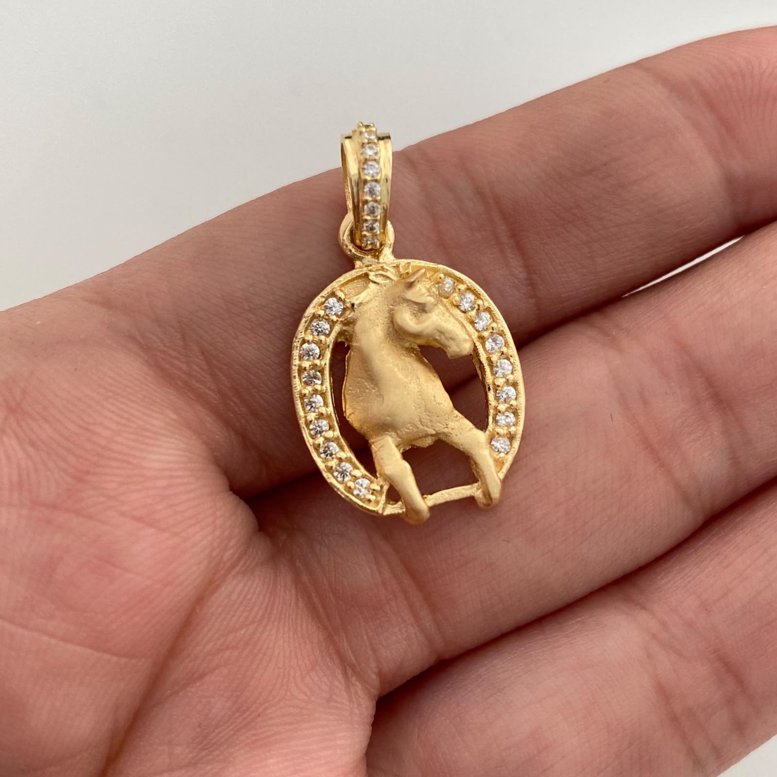 Dije Herradura Caballo mate Oro amarillo 18k 4,15 Gr / 15,2 mm / 2,5 Cm