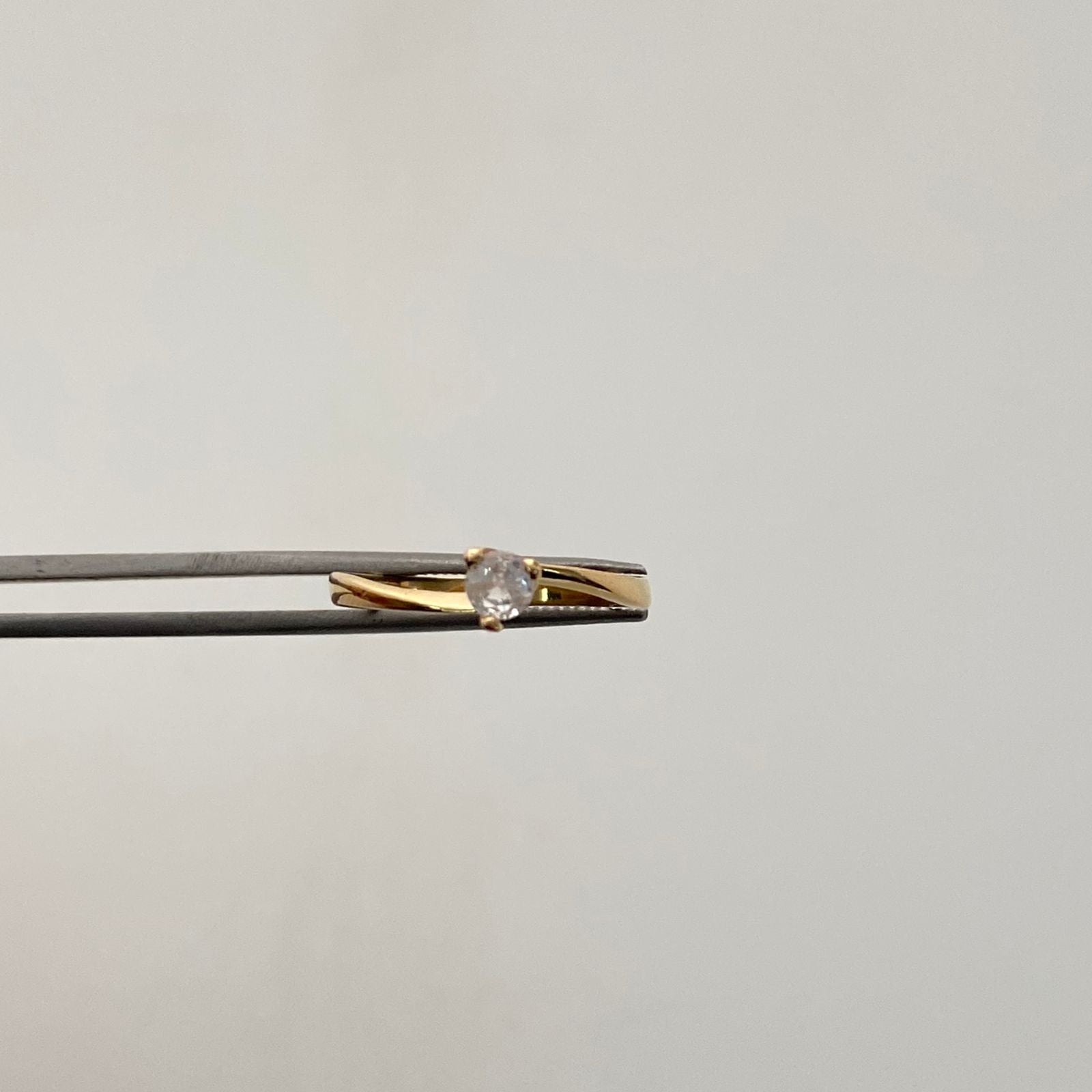 Anillo Solitario Oro amarillo 18k / Talla 6 / 1,2 Gr / 1,8 mm