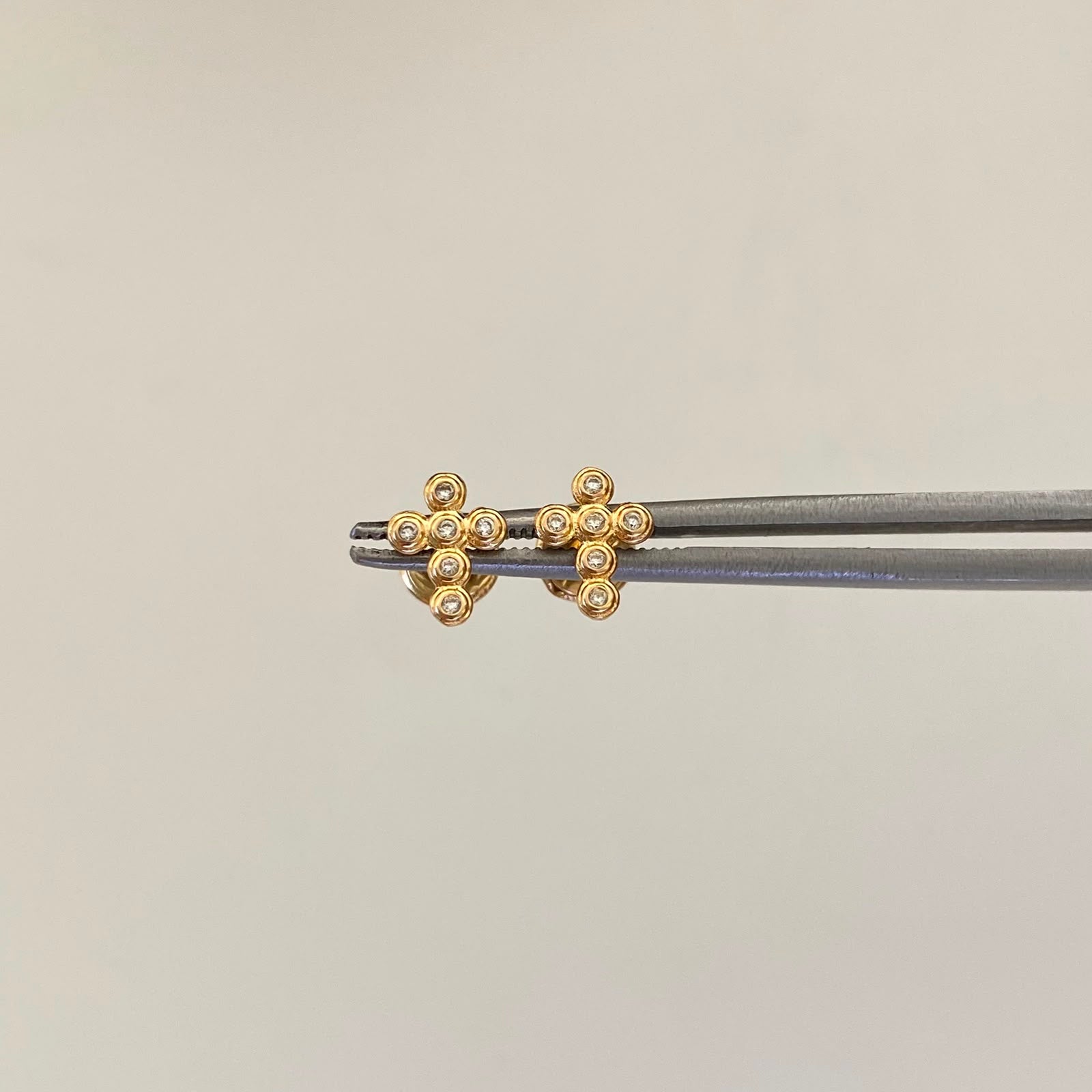 Topos Cruz Circulitos Casting Oro amarillo 18k 0,75 Gr / 6,1 mm