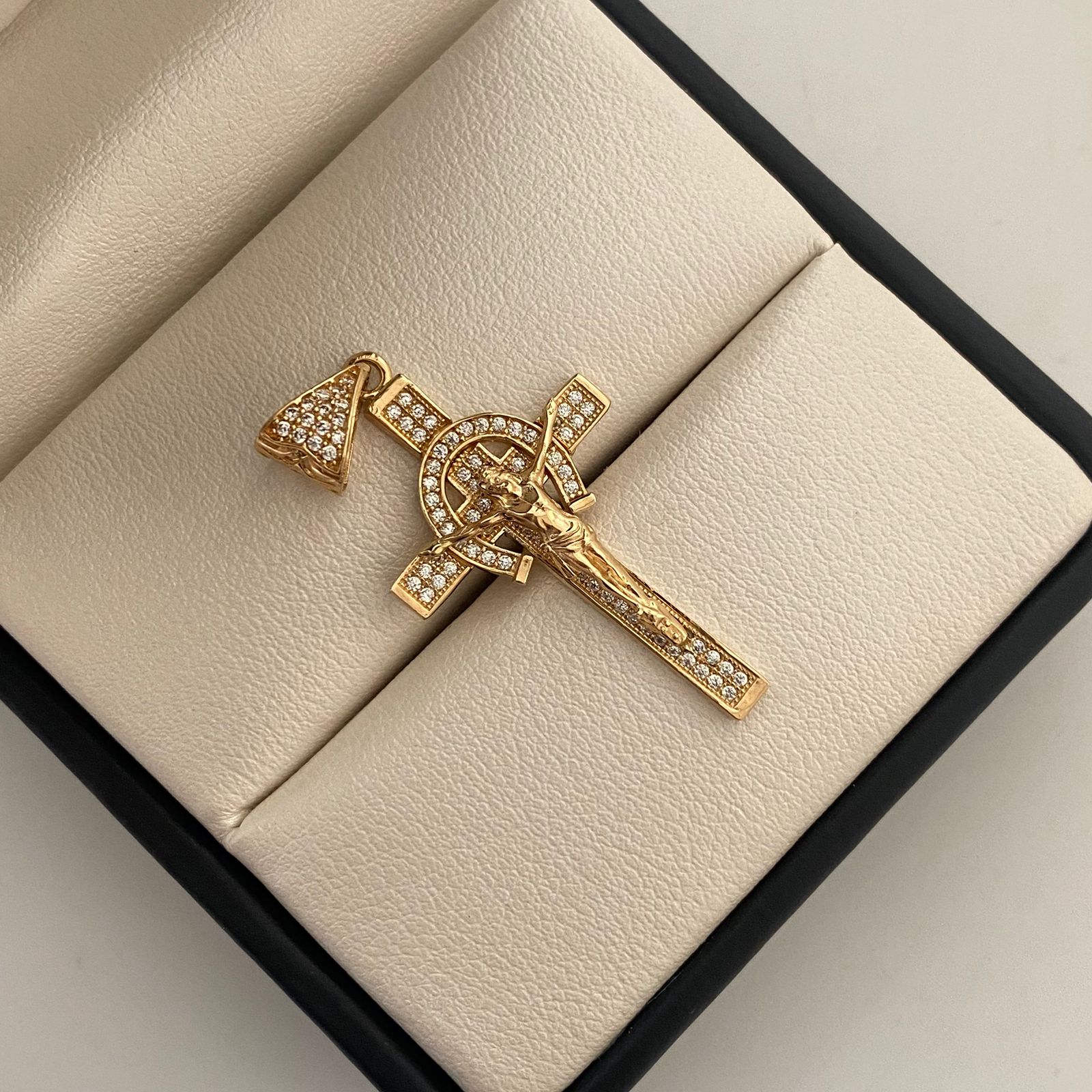 Dije Cruz Cristo Casting Herradura Oro amarillo 18k 4,55 Gr / 20,5 mm / 4,5 Cm