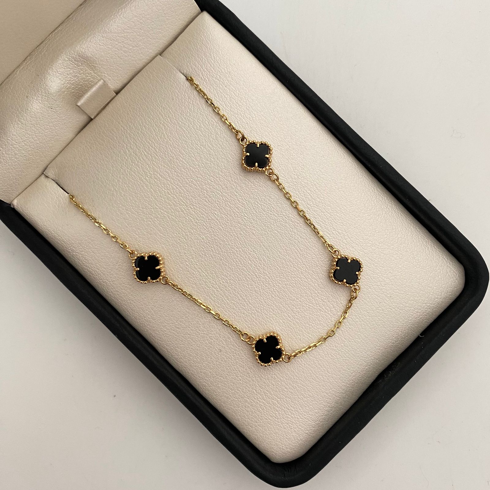 Pulso It aro seguido con herraje de trebol negro  Oro amarillo 18k +4 / 3,5 Gr / 1,03 mm / 17,5 Cm