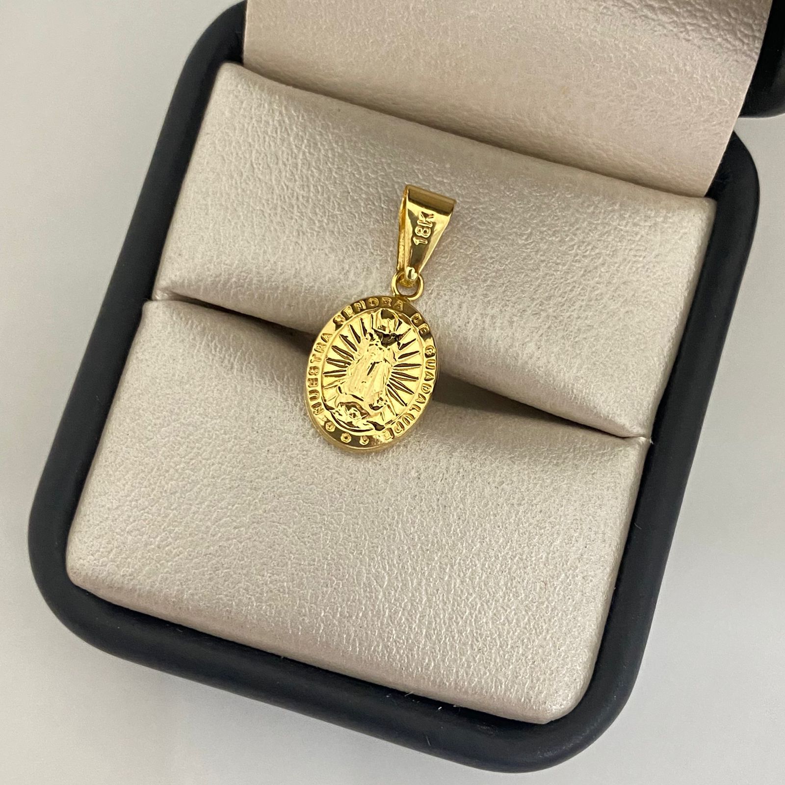 Dije virgen guadalupe Oro amarillo 18k 0,9 Gr / 2,0 Cm