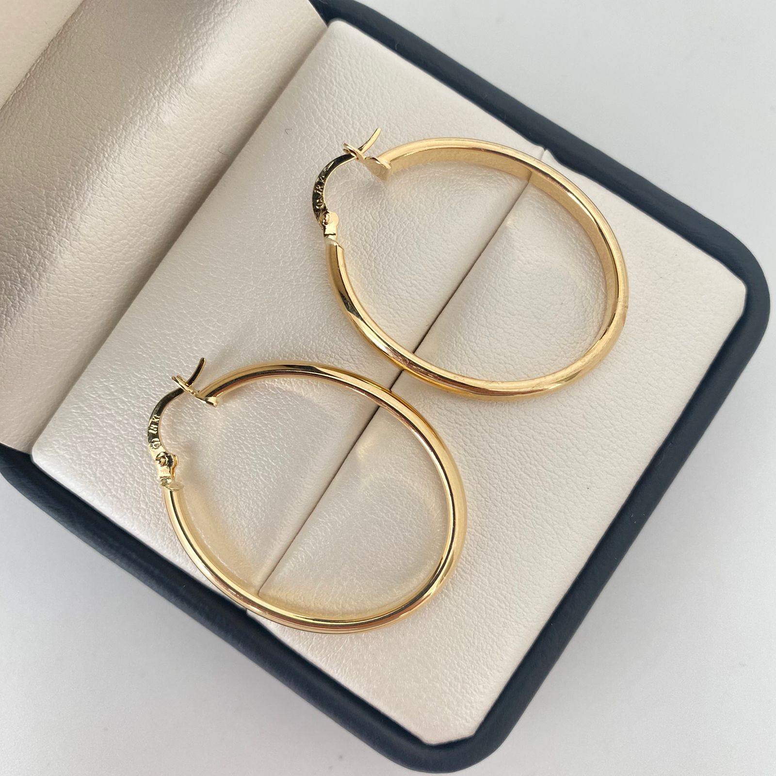 Candonga lisa  Oro amarillo 18k 3,15 Gr / 3,4 Cm