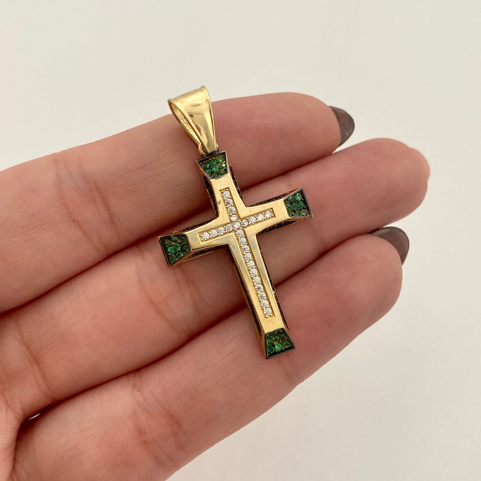 Dije It Dije Cruz circones negros,blancos y verdes  Oro amarillo 18k +4 / 4,05 Gr / 41,1 Cm