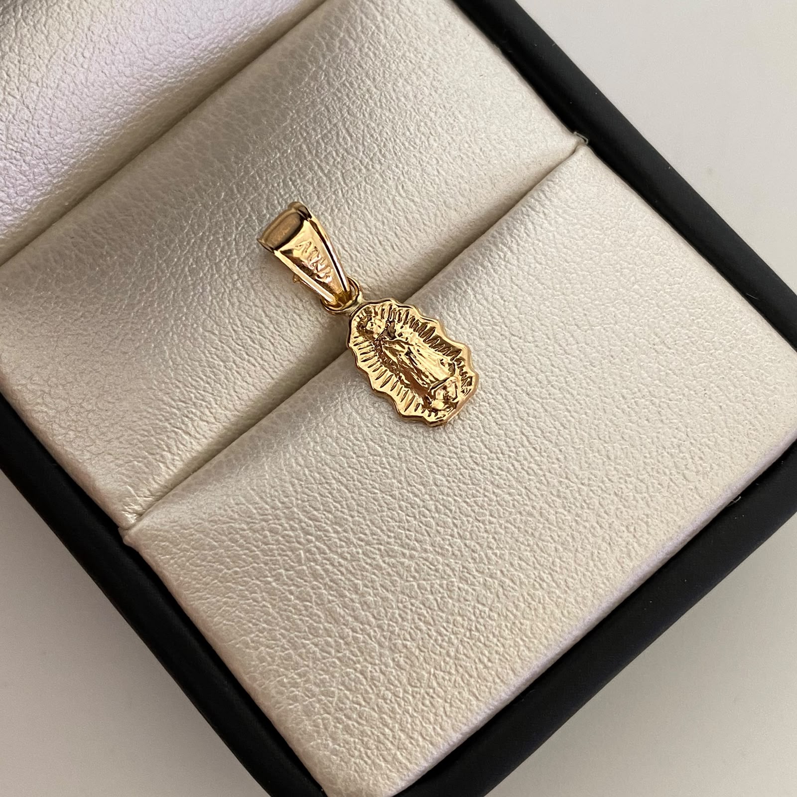 Dije Virgen de Guadalupe Silueta Oro amarillo 18k 0,65 Gr / 9 mm / 2 Cm