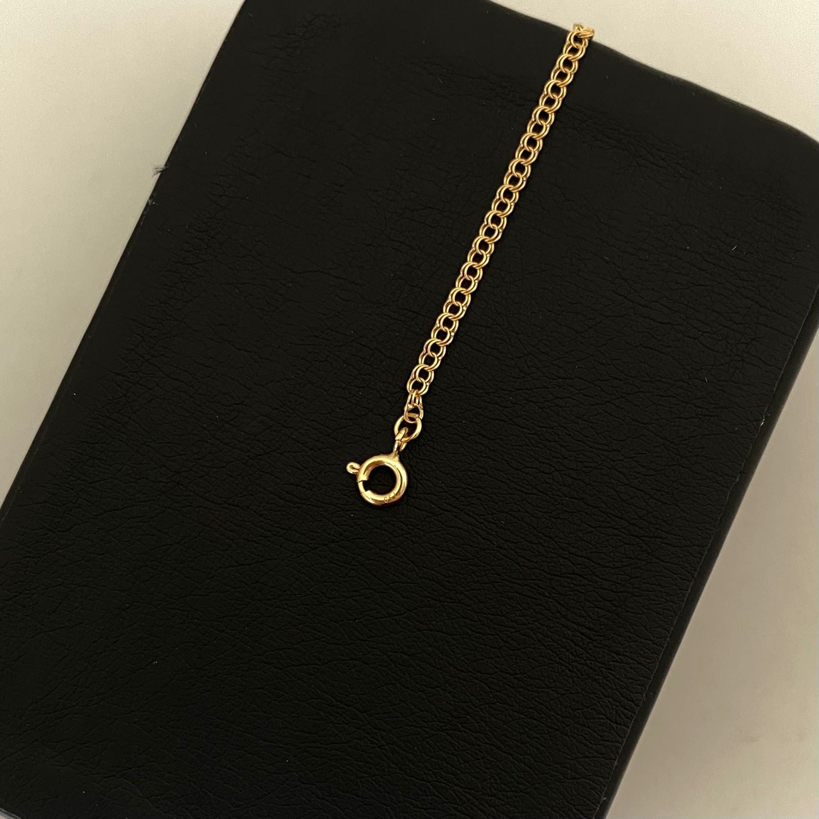 Tobillera doble aro seguido con dijes Oro amarillo 18k 3,70 Gr / 2,3 mm / 25,5 Cm Broche 0,15