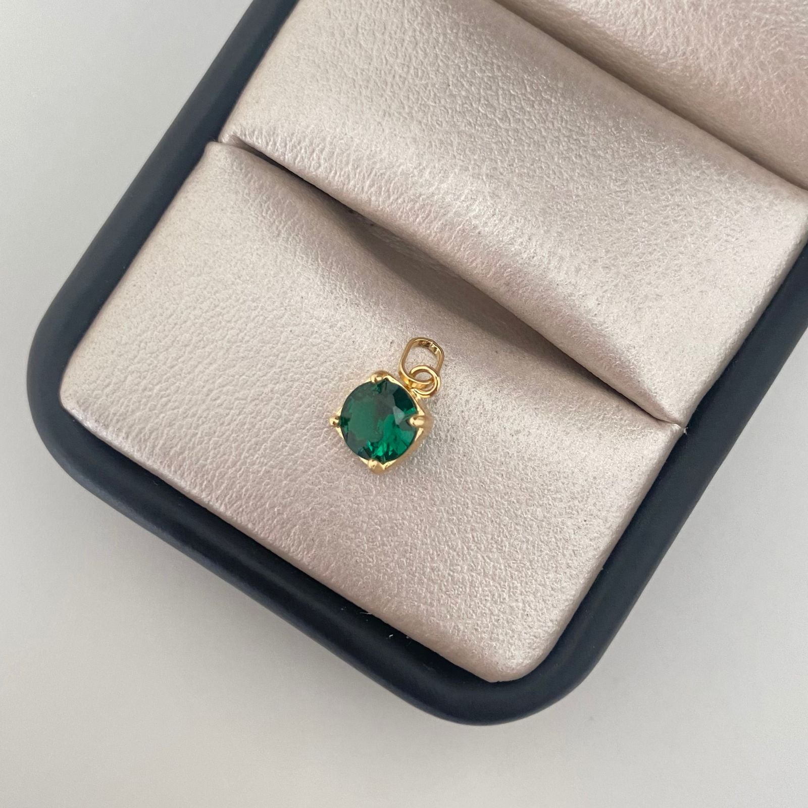 Dije circon verde Oro amarillo 18k 0,55 Gr / 1,0 Cm