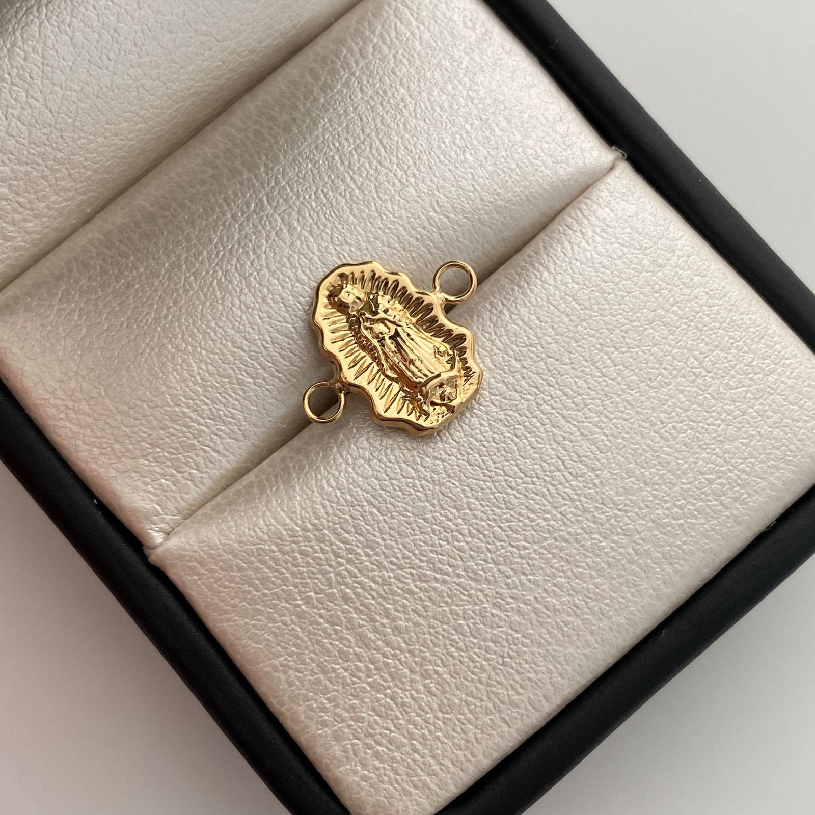 Herraje Virgen de Guadalupe Silueta Oro amarillo 18k 0,55 Gr / 1,5 Cm