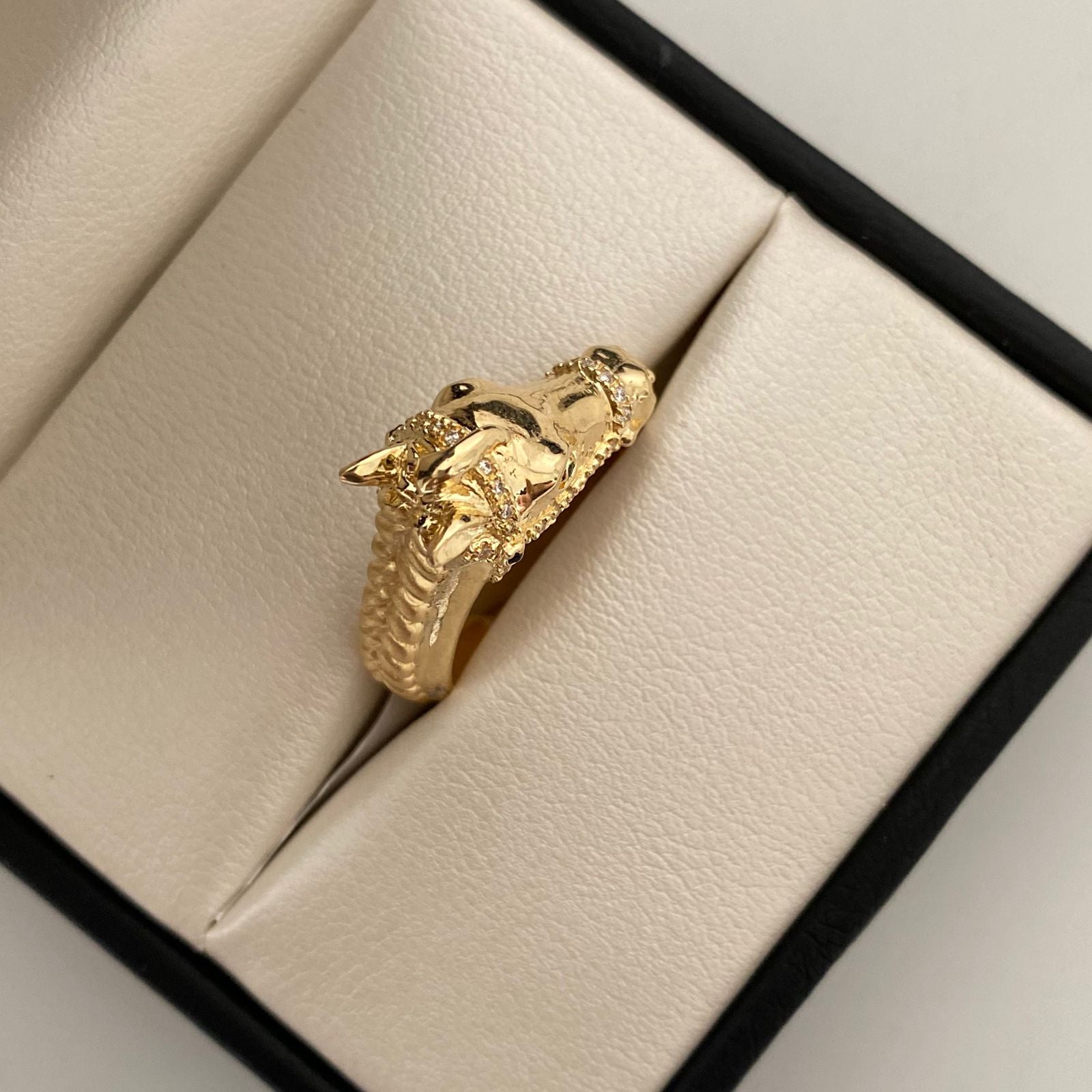 Anillo Caballo trenza Matte Oro amarillo 18k / Talla 11 / 6,75 Gr / 5,8 mm