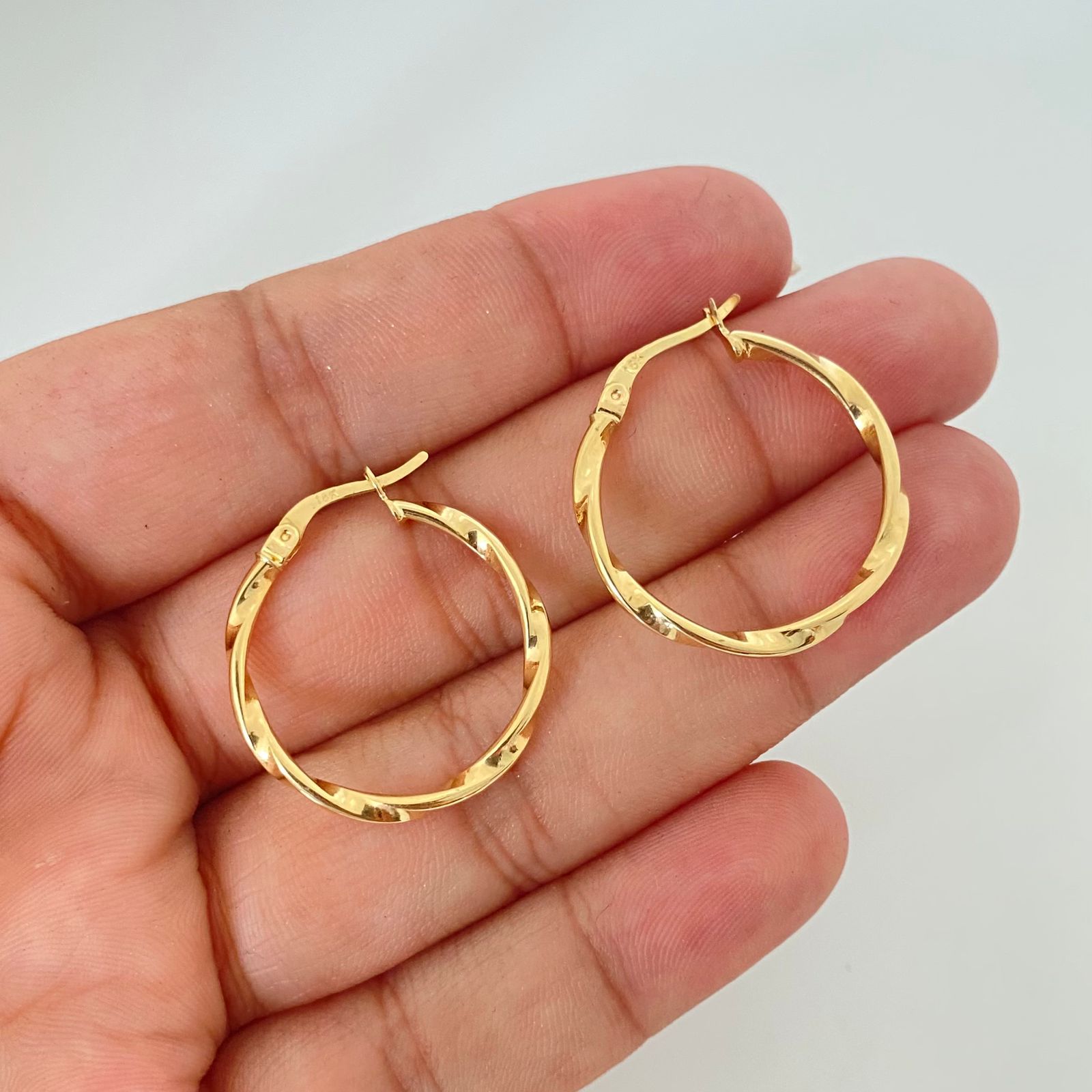 Candonga delgada entorchada Oro amarillo 18k 1,70 Gr / 2,5 Cm